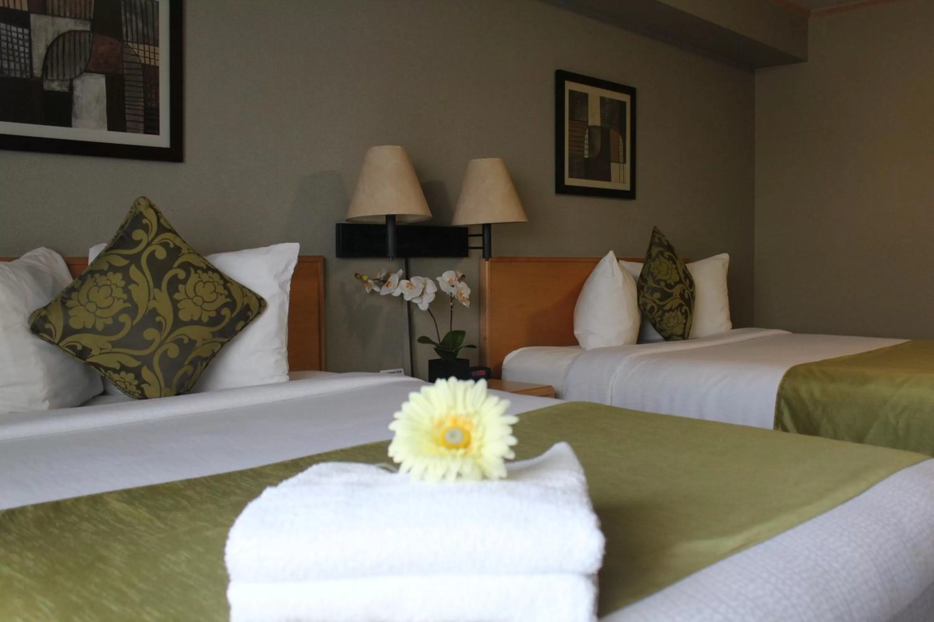 Superior Queen Room with Two Queen Beds in Vantage Inn & Suites