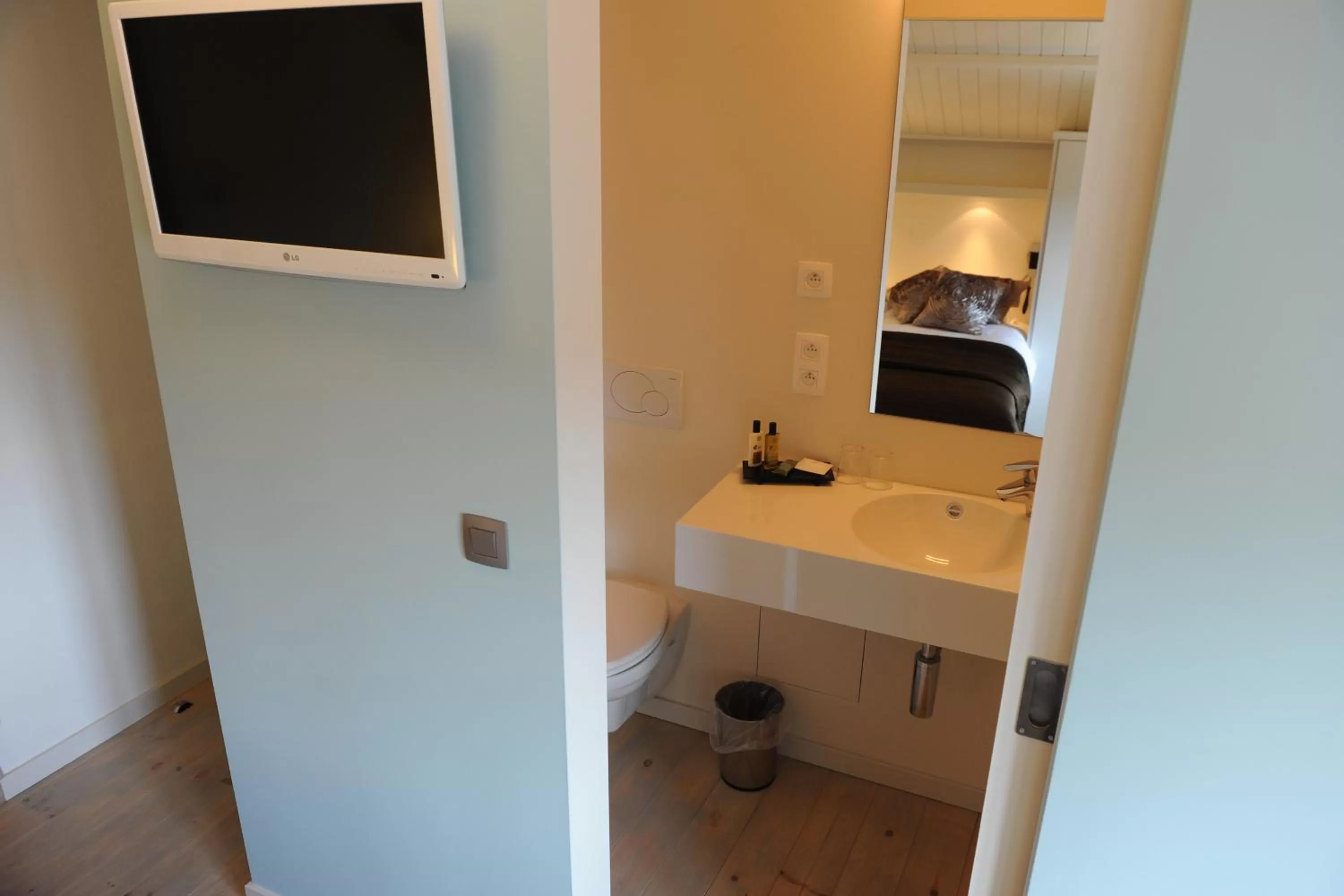 Bathroom in Charmehotel Villa Saporis