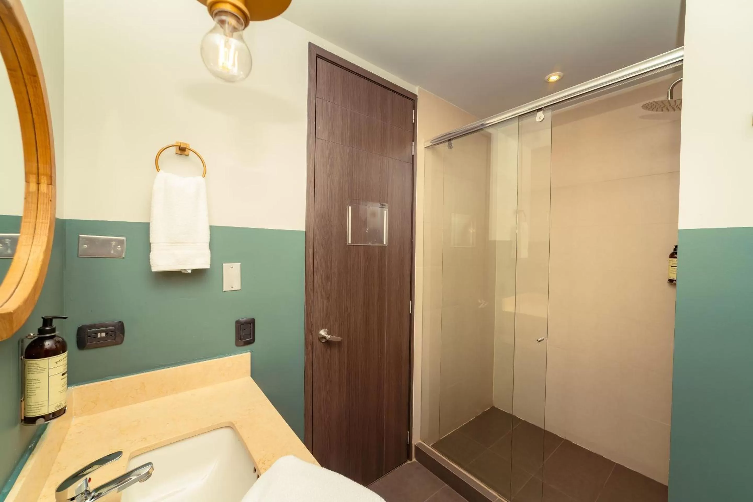 Bathroom, Bed in Selina Parque 93 Bogota