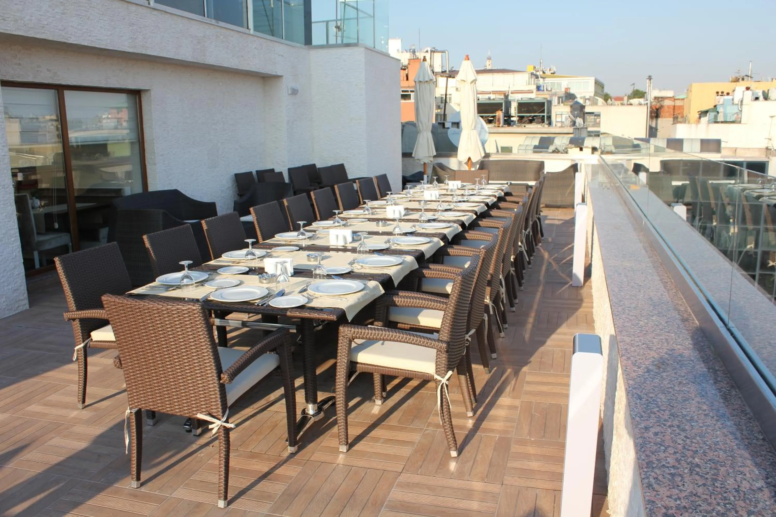 Restaurant/places to eat in Grand Washington Hotel