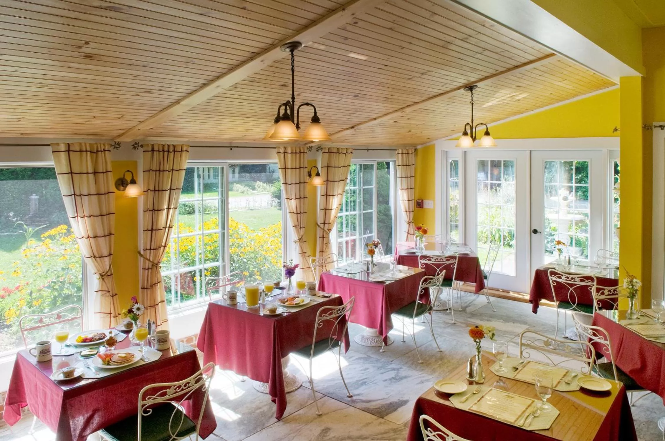 Restaurant/places to eat in Arlington Inn & Spa