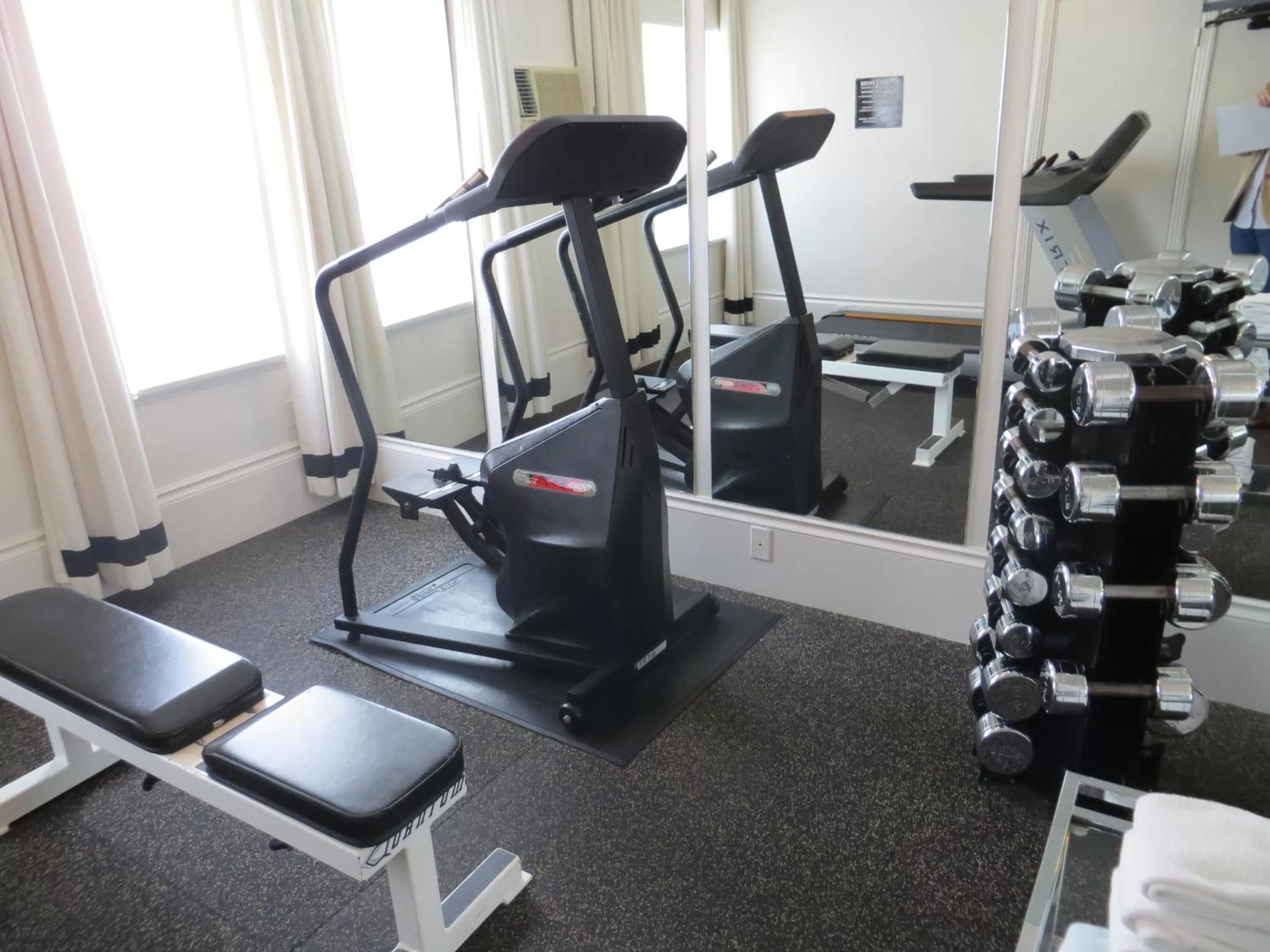 Fitness centre/facilities in Maison 140 Beverly Hills