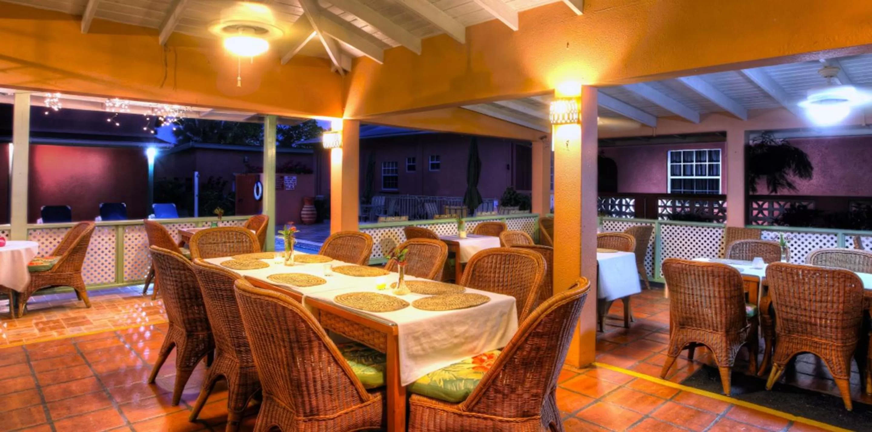 Restaurant/places to eat in Worthing Court Apartment Hotel