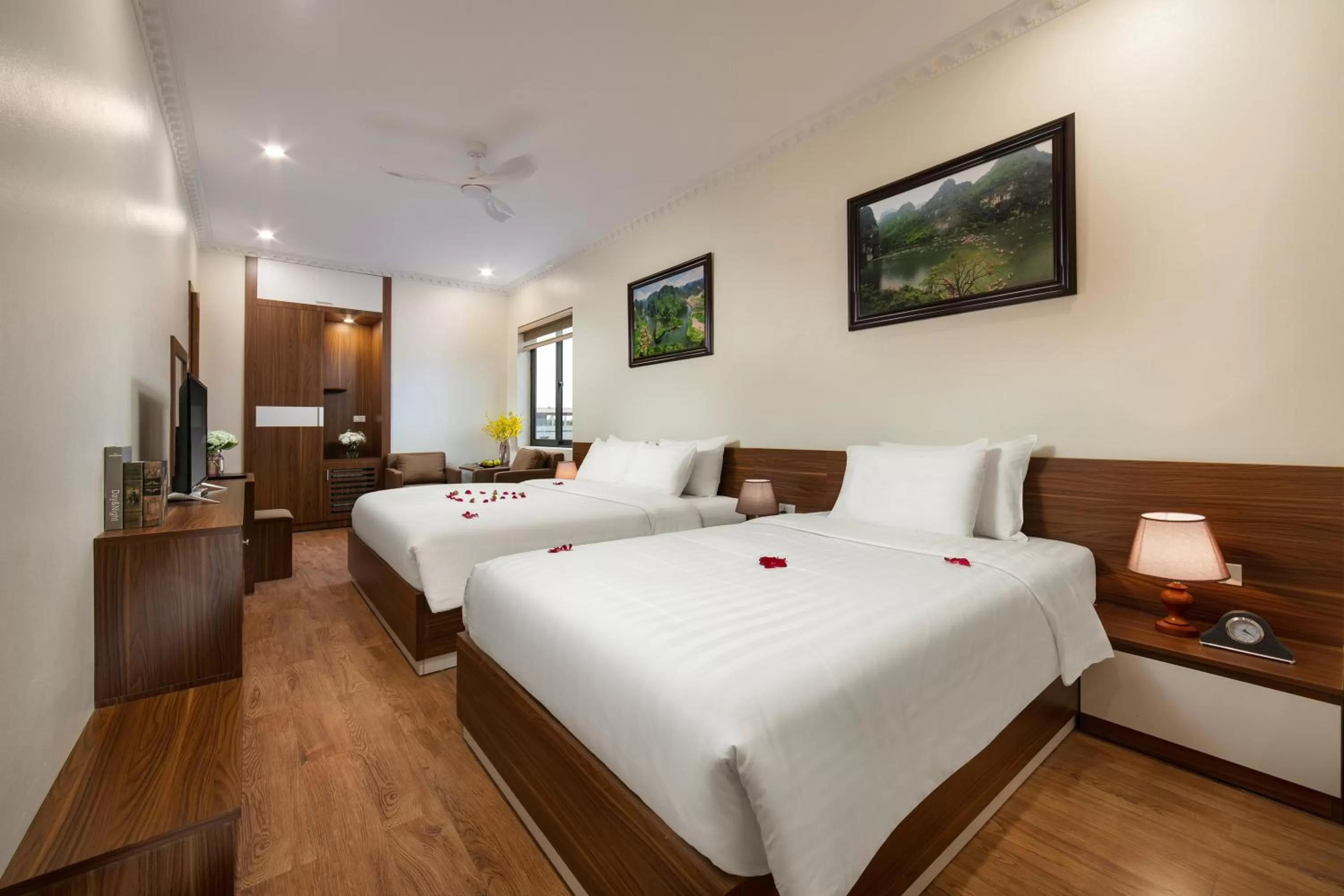 Photo of the whole room, Bed in Tam Coc Holiday Hotel & Villa