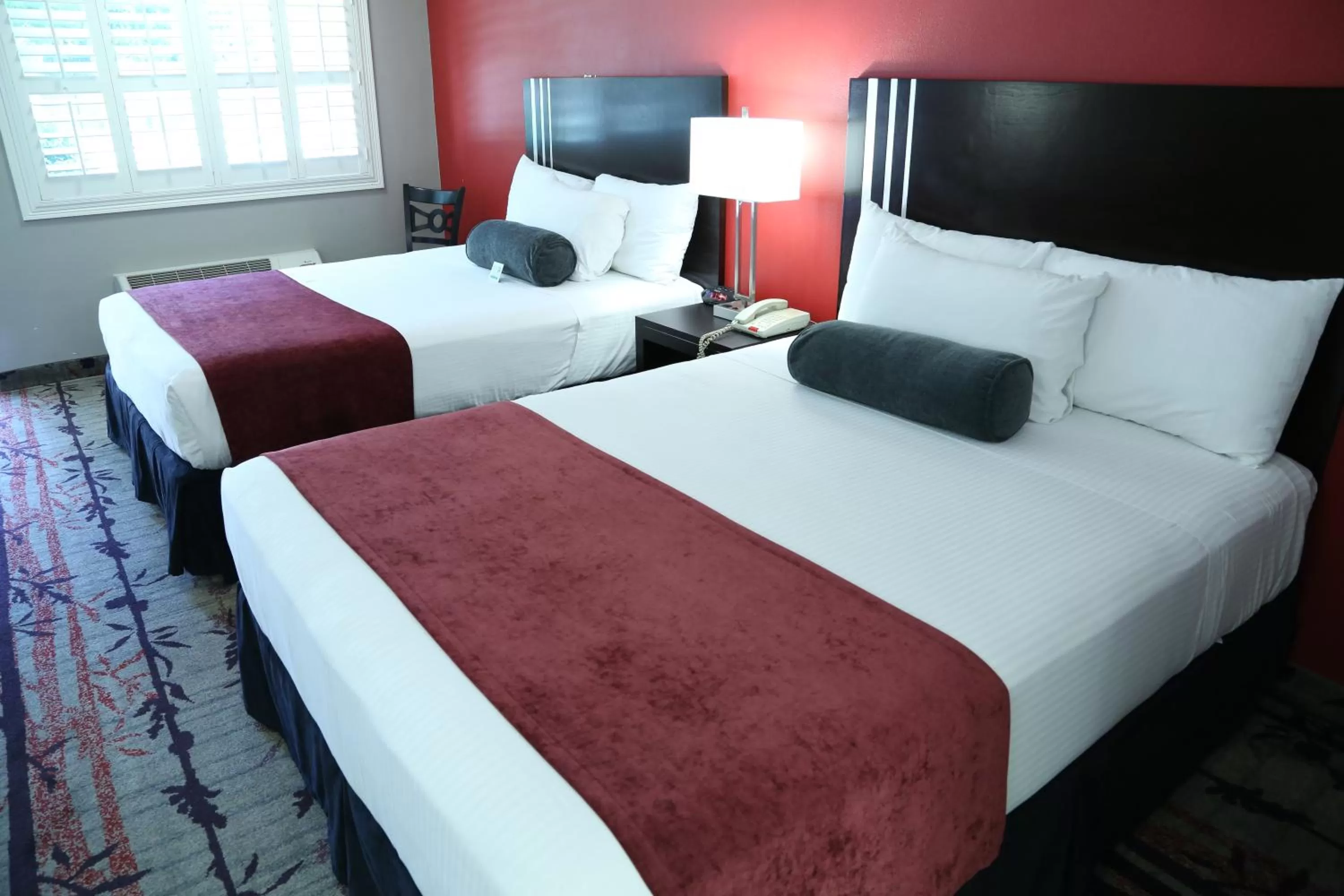 Photo of the whole room, Bed in Laguna Hills Lodge-Irvine Spectrum