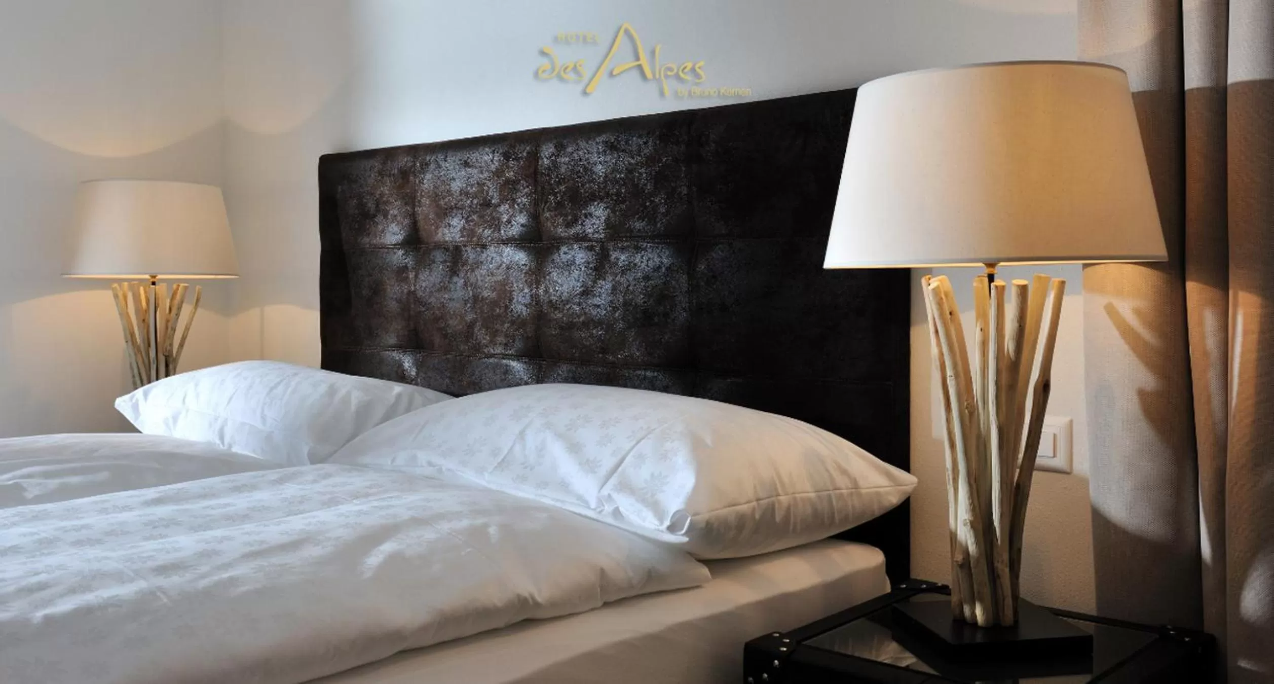 Decorative detail, Bed in Hotel des Alpes Superieur