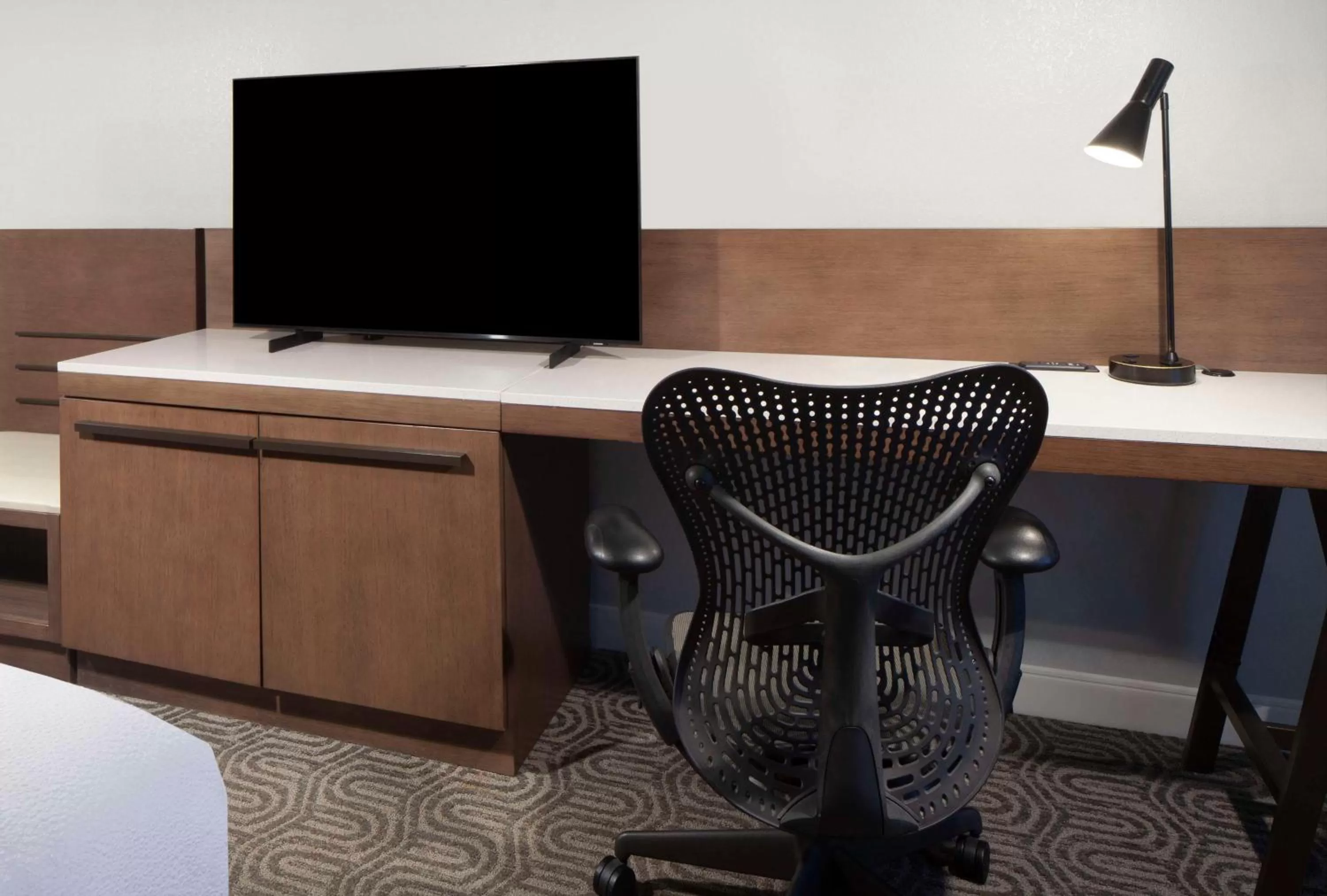 Queen Room - Disability Access/Hearing Acessible with Tub - Non-Smoking in Hilton Garden Inn Kent Island