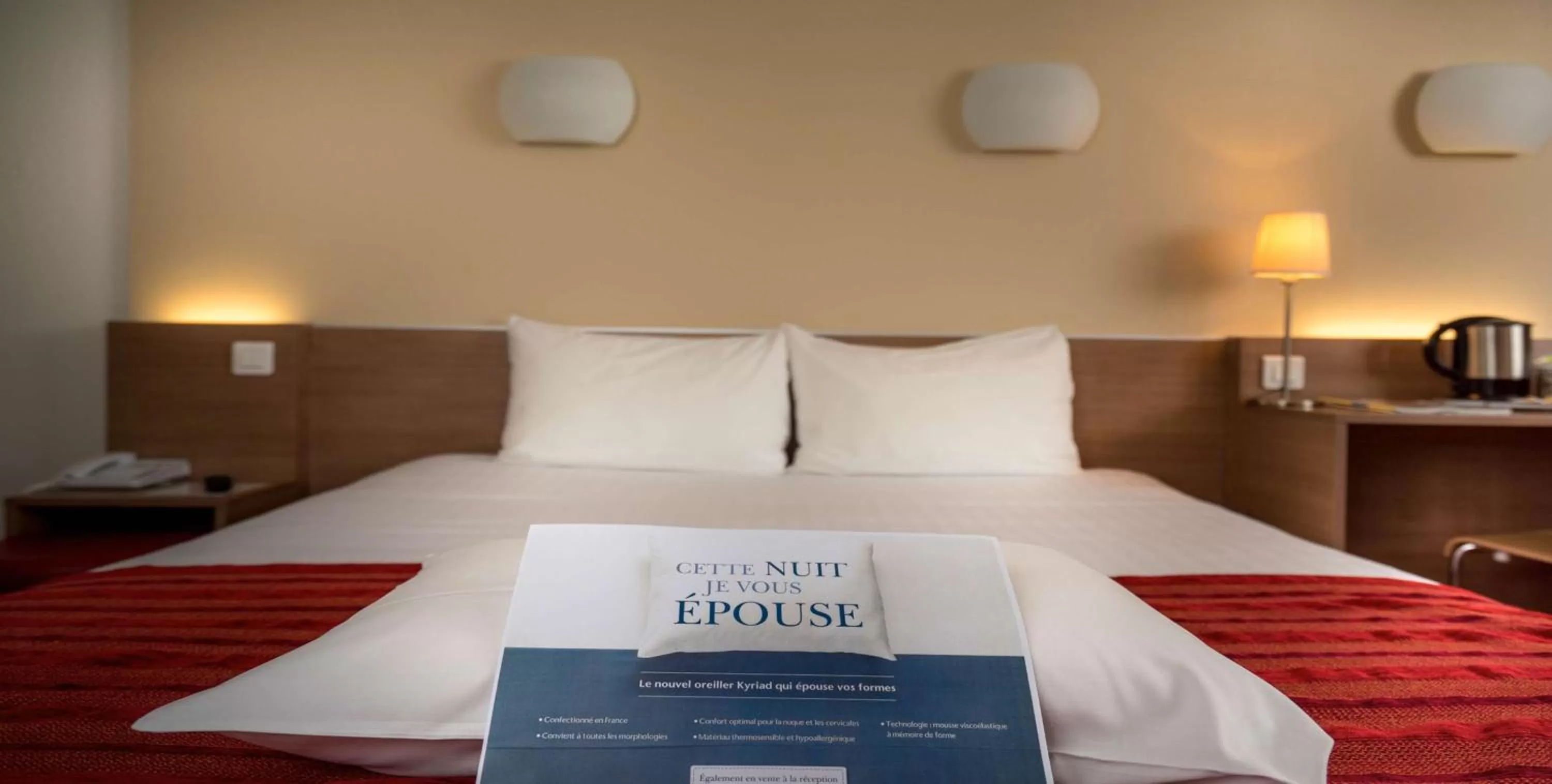 Bed in Kyriad Genève St-Genis-Pouilly