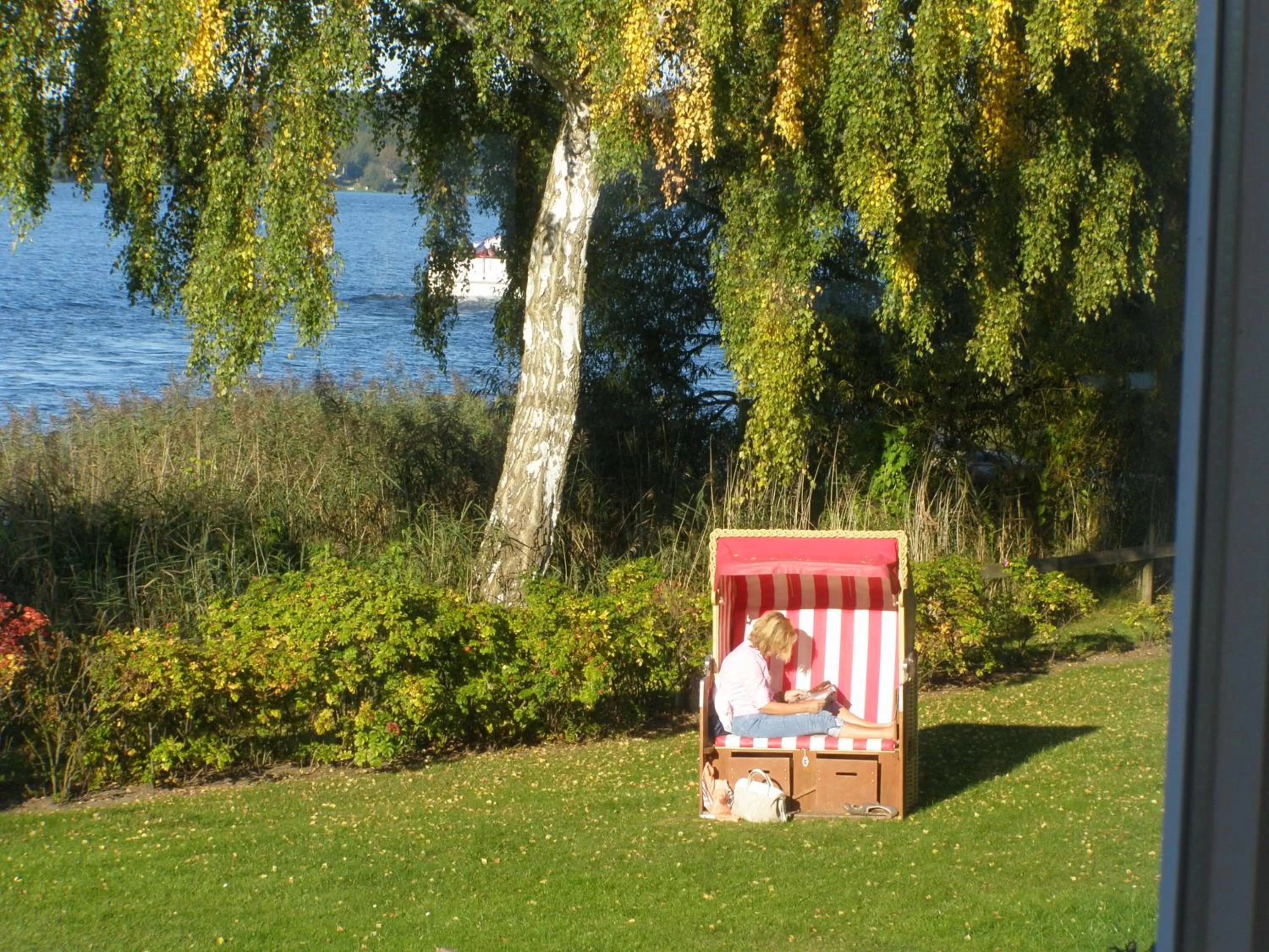 Garden in Hotel Fährhaus Niederkleveez