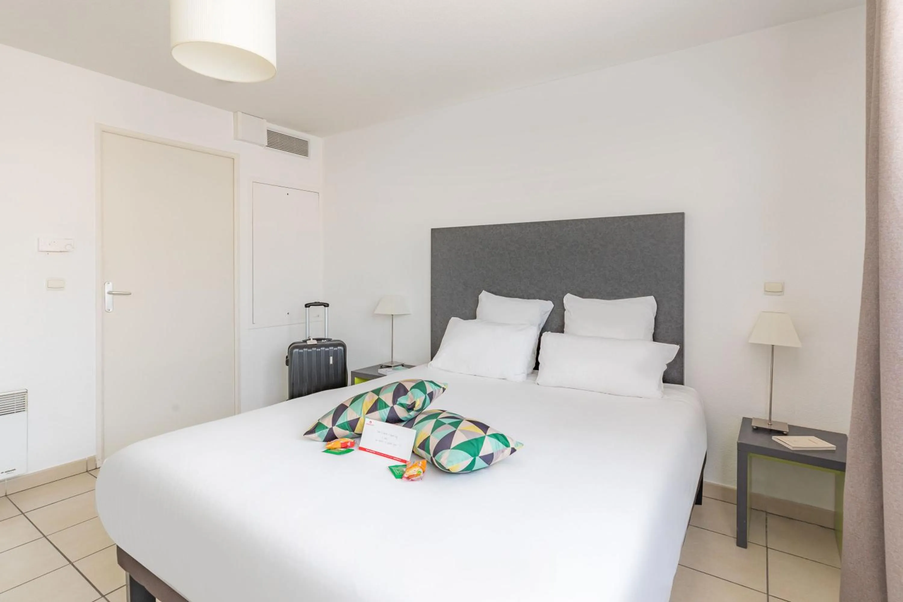 Bed in Appart'City Confort La Ciotat - Côté Port