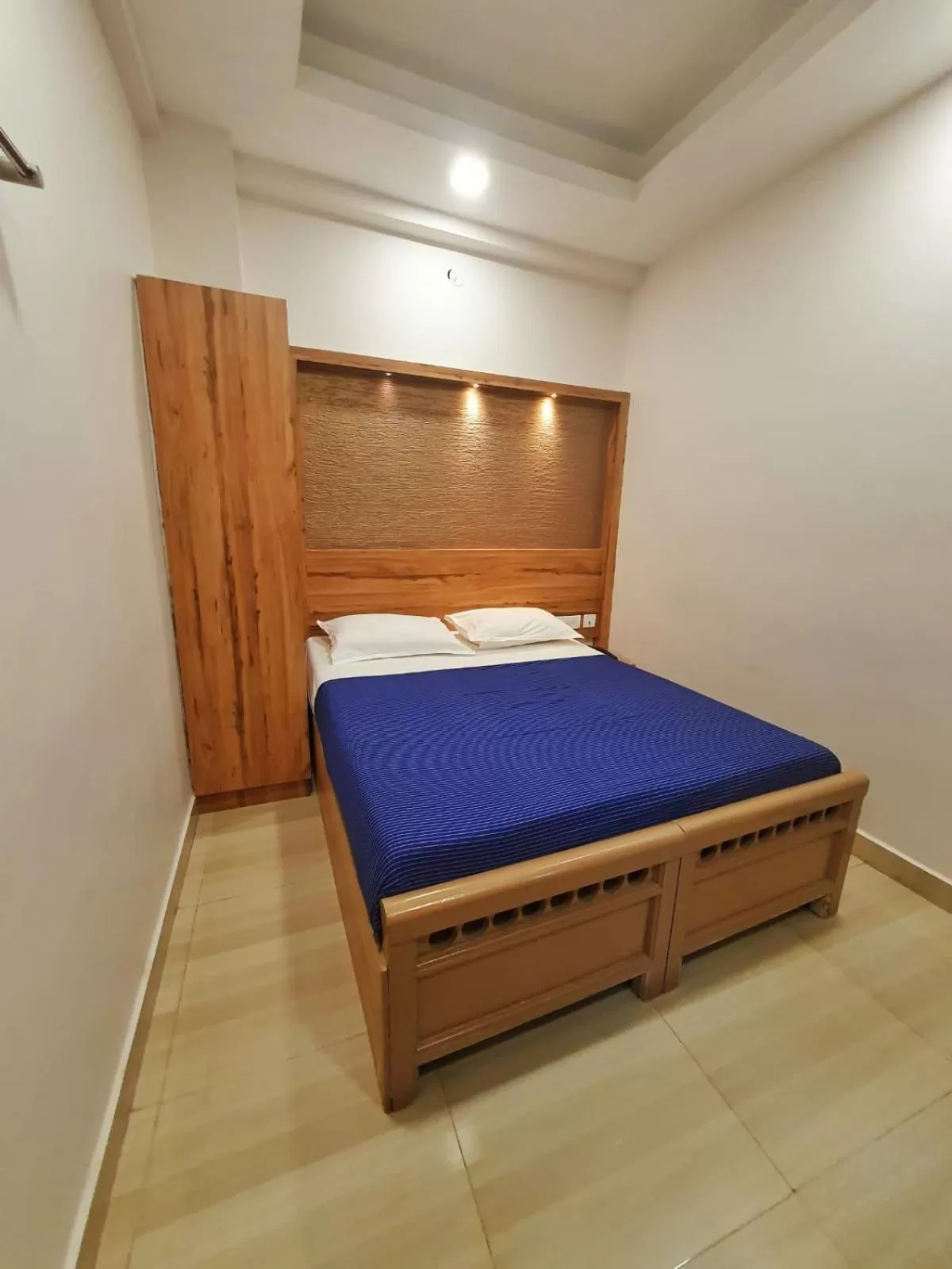 Bed in Stay Court - Business Class Hotel - Near Central Railway Station