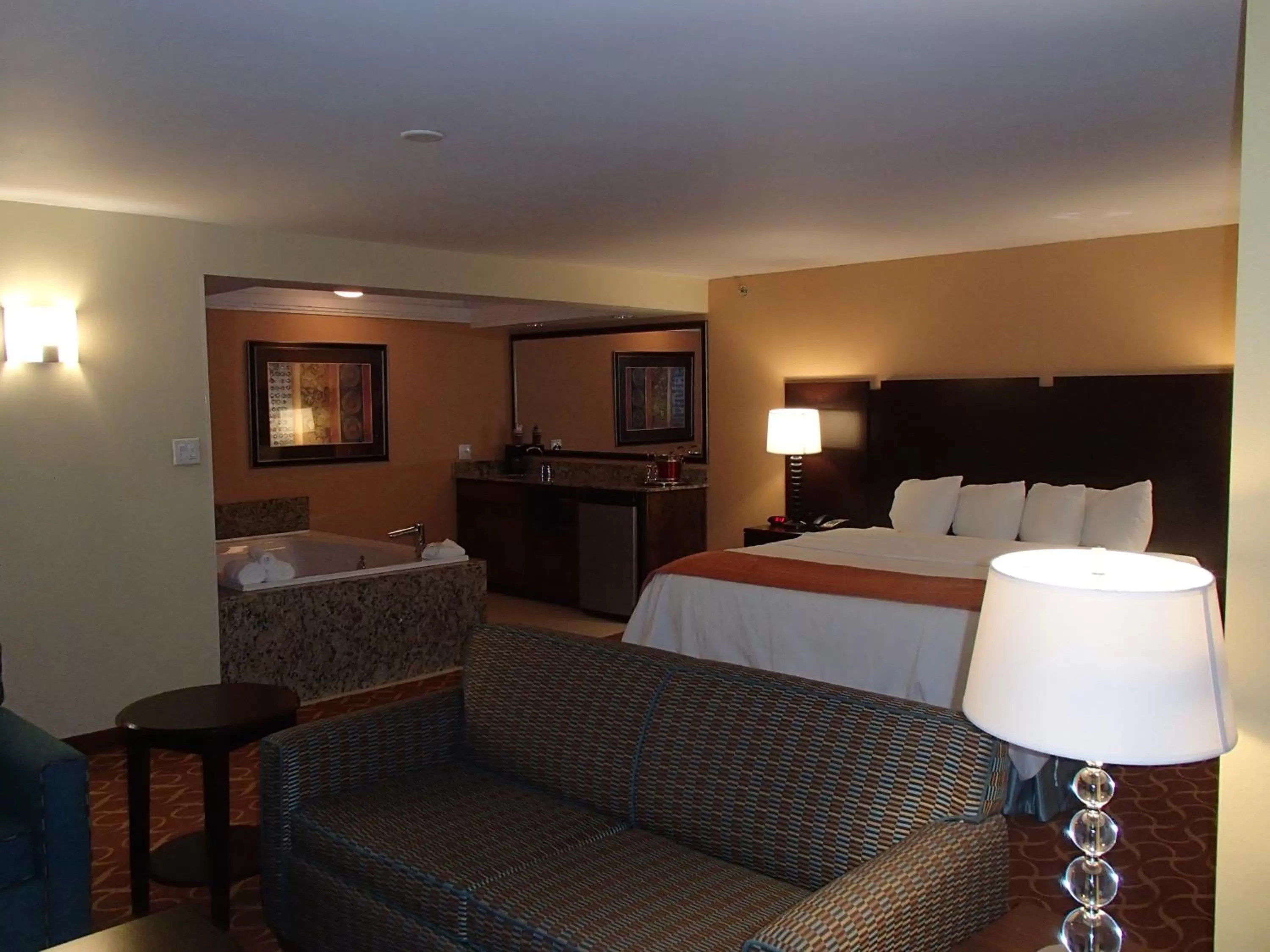 Photo of the whole room, Bed in Lux Hotel & Spa, Trademark Collection by Wyndham