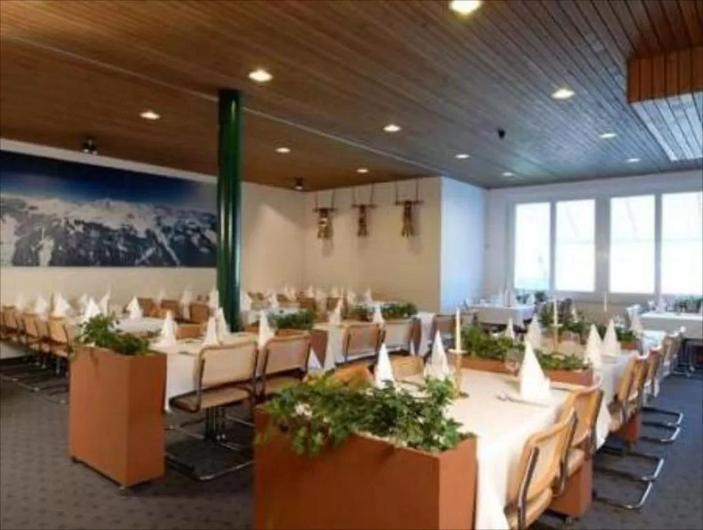 Meeting/conference room in Hotel Sherlock Holmes & Khana Restaurant "nur 200 m zur Gondelbahn Hasliberg"