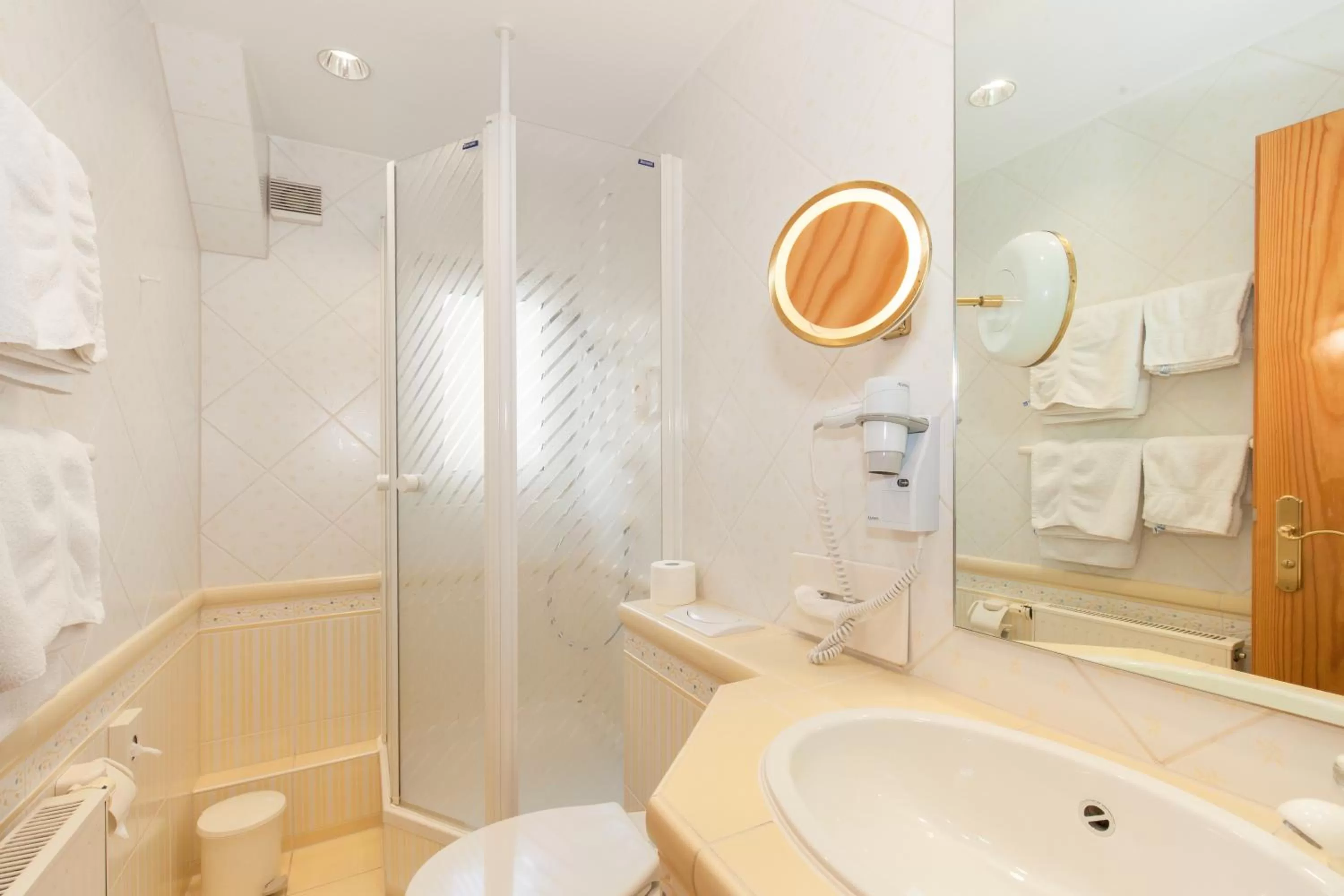 Bathroom in Landgasthof Hotel Hirsch