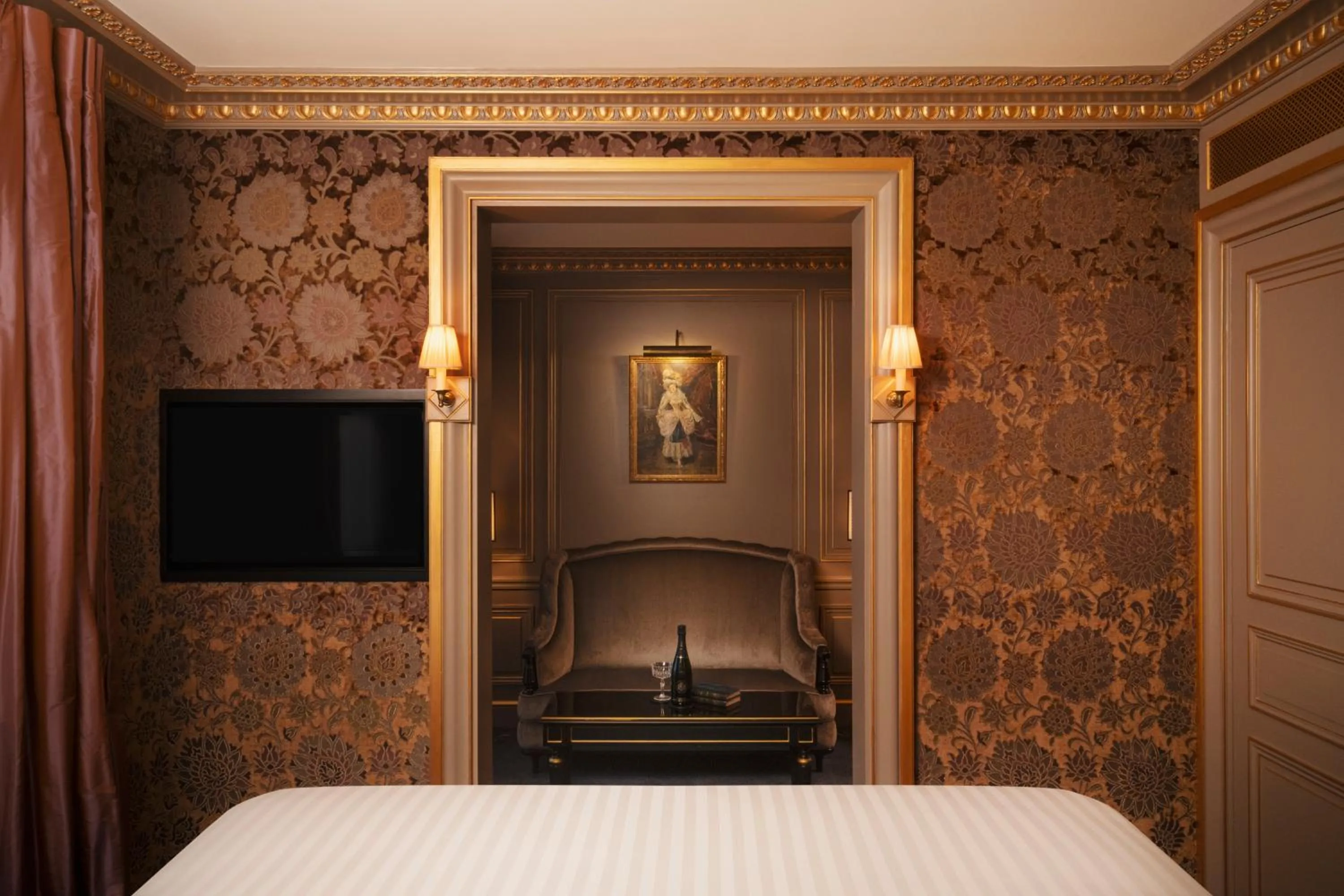 Living room, Bed in Maison Proust, Hotel & Spa La Mer