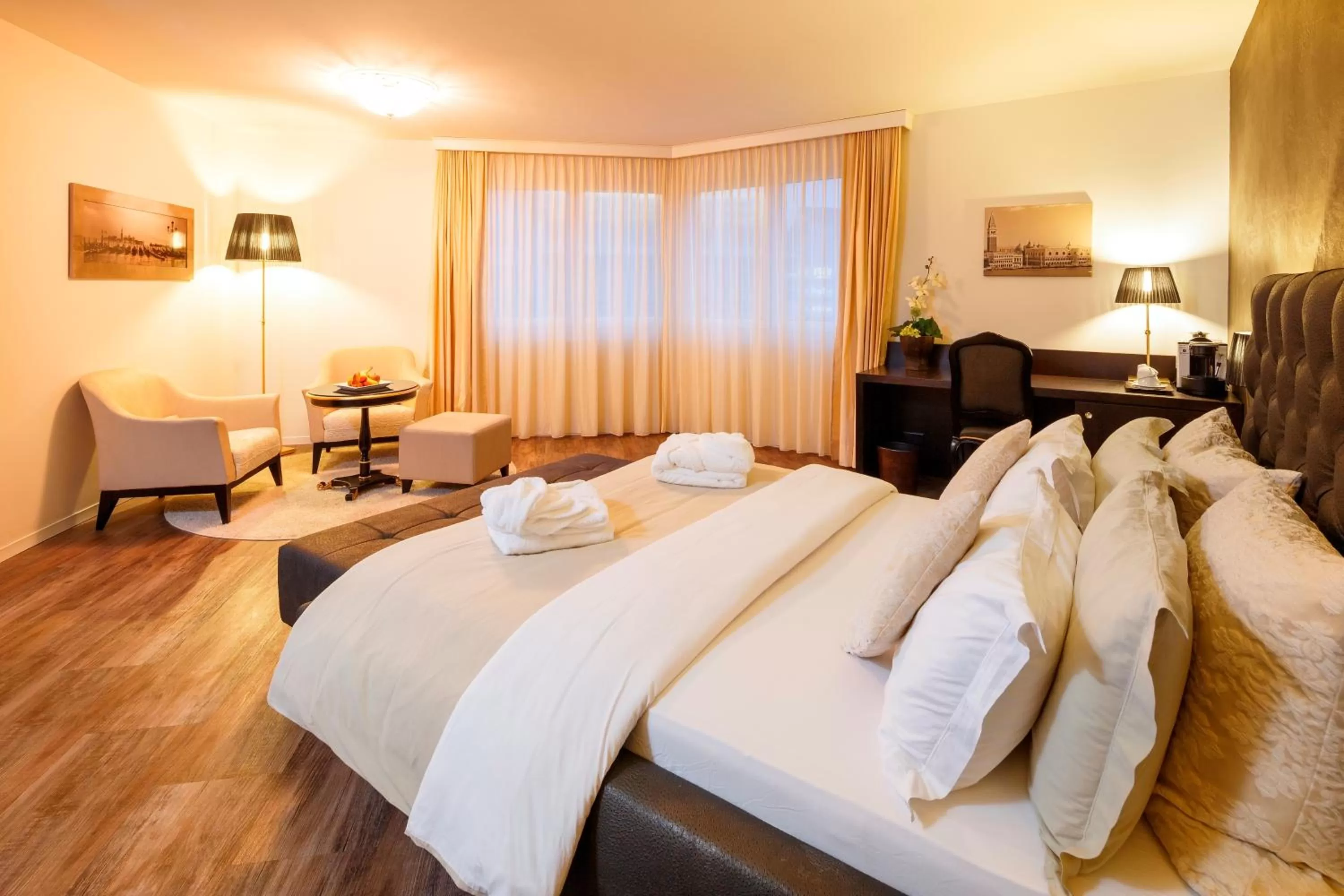 Photo of the whole room, Bed in Business Hotel First