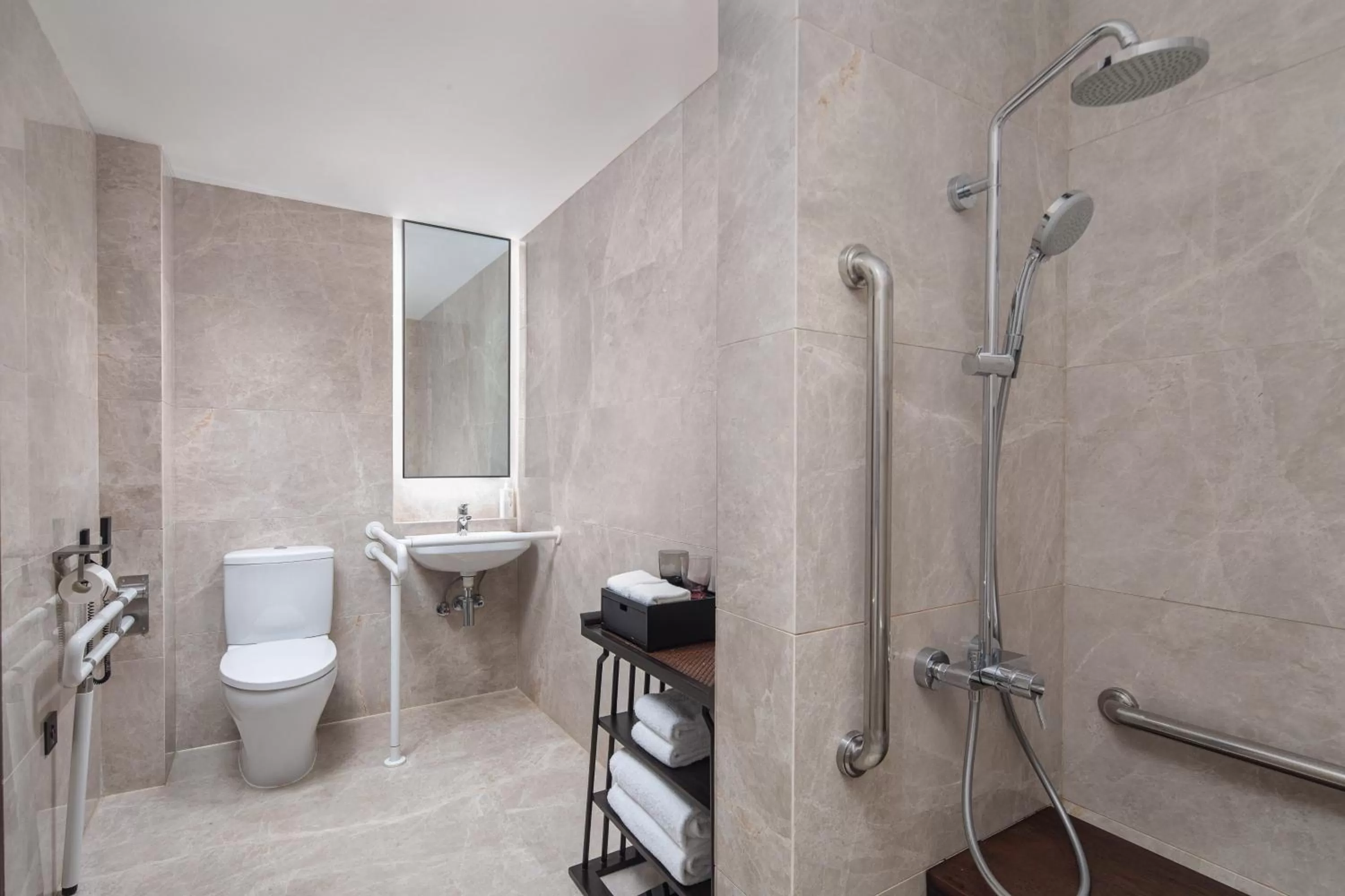 Photo of the whole room in HUALUXE Xi'an Tanghua by IHG