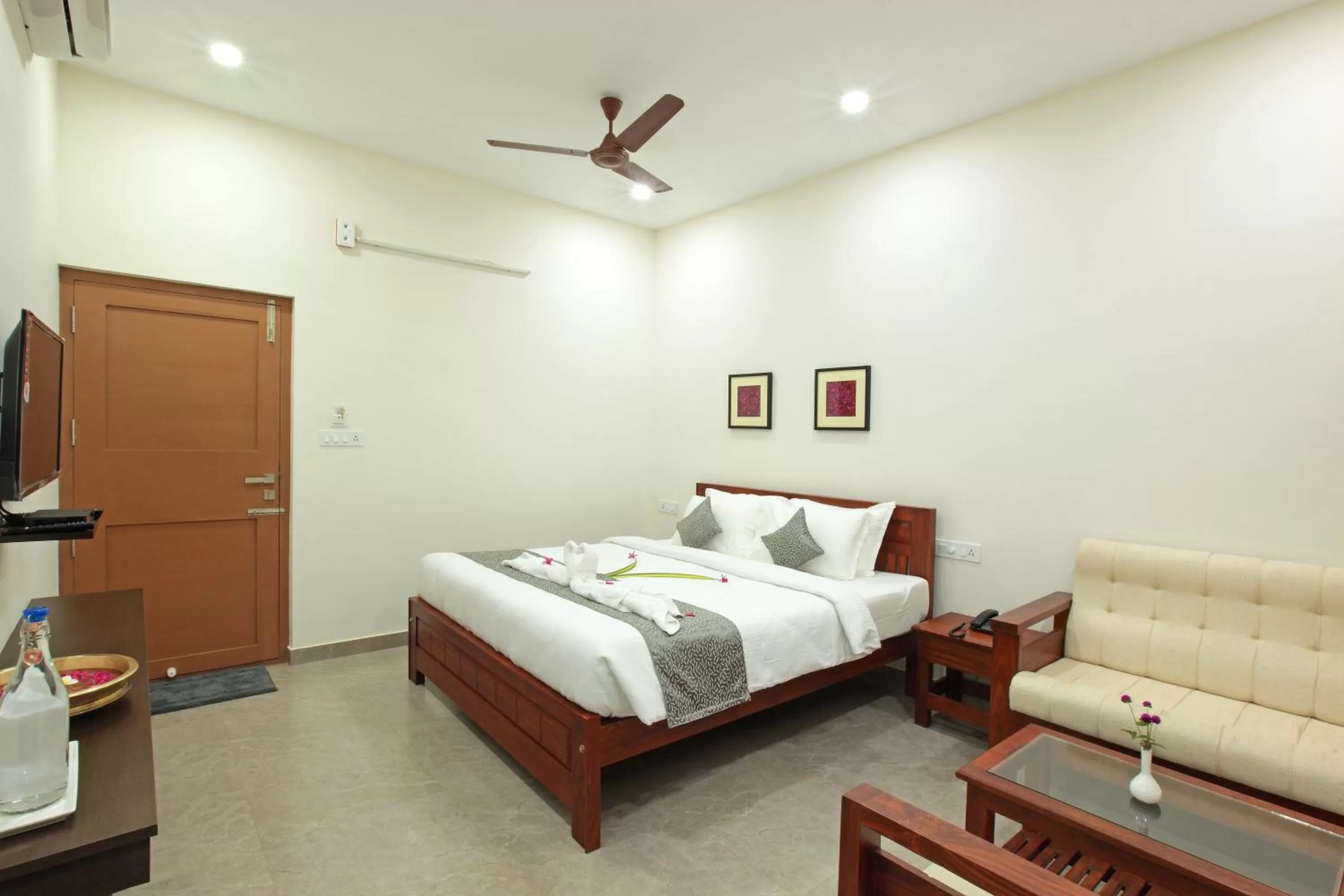 Bedroom, Bed in Green Planet Resort