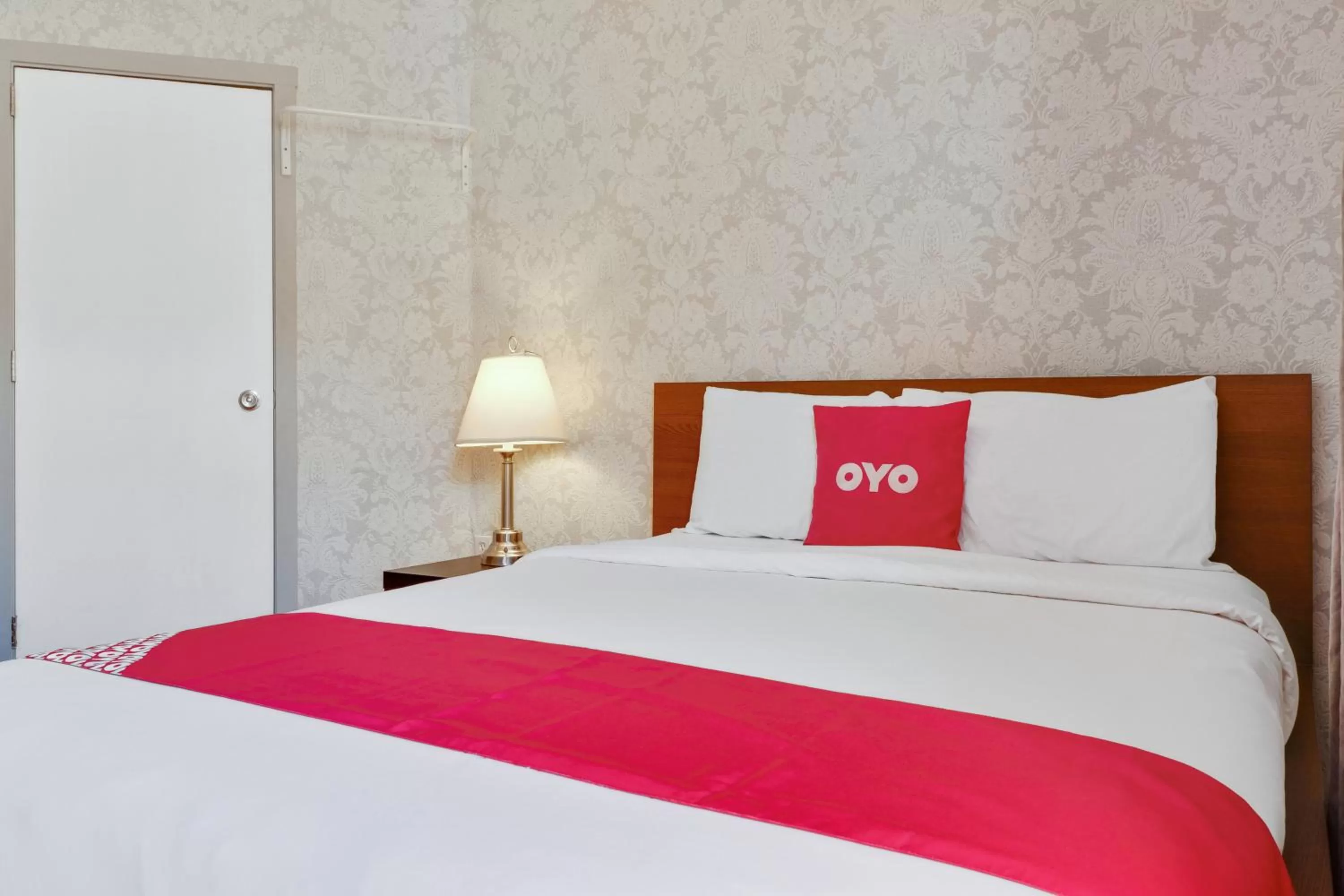 Bed in Hotel Bethel - Fort MacLeod, AB