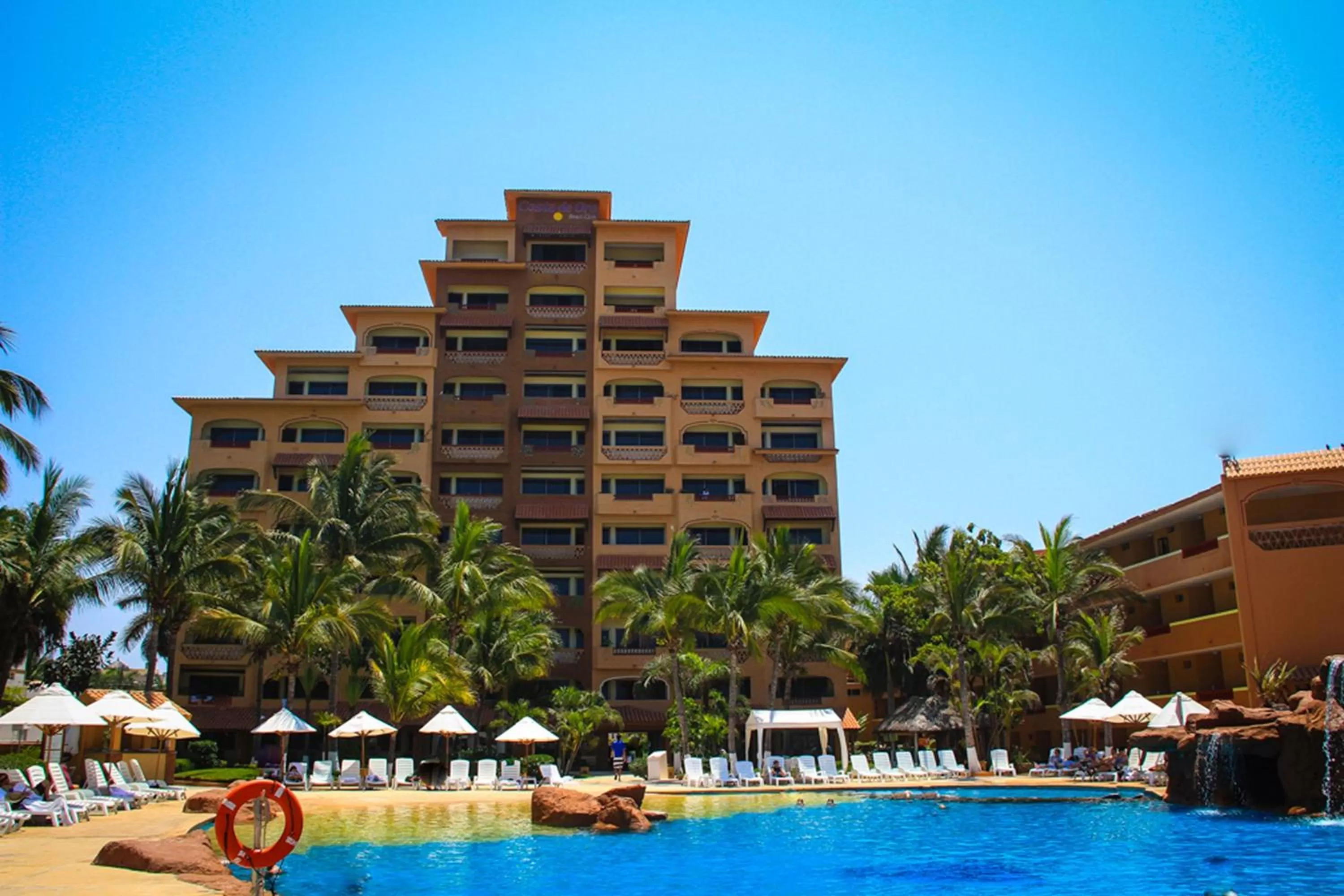 Property building in Costa de Oro Beach Hotel