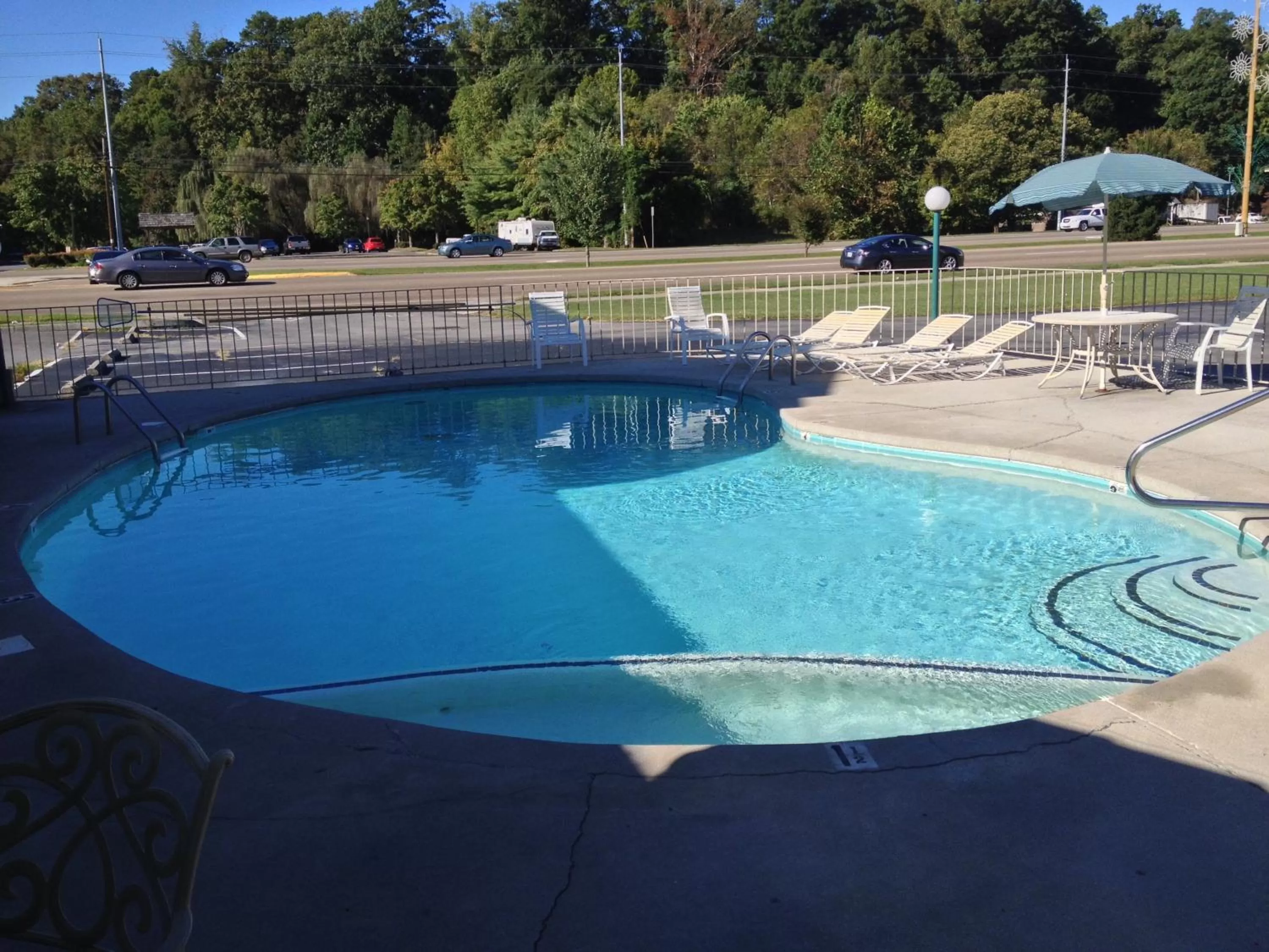 Swimming pool in Conner Hill Motor Lodge