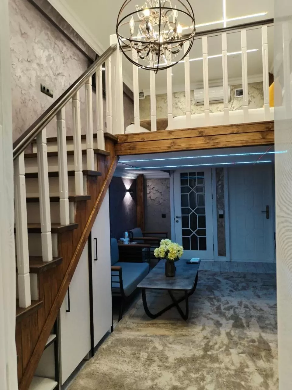 Seating Area in E-lite& Meatador