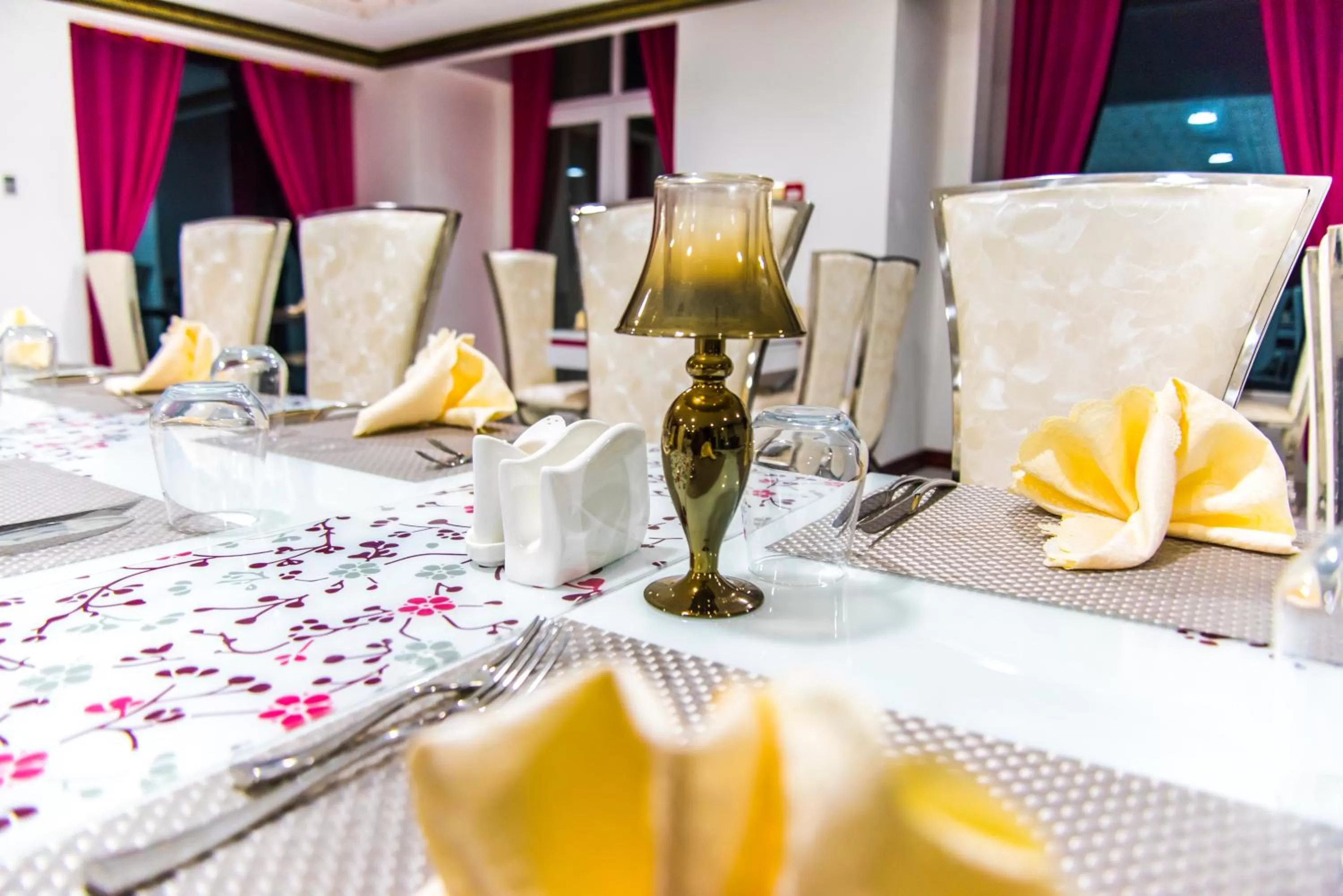 Restaurant/places to eat in Madinat Al Bahr Business & Spa Hotel