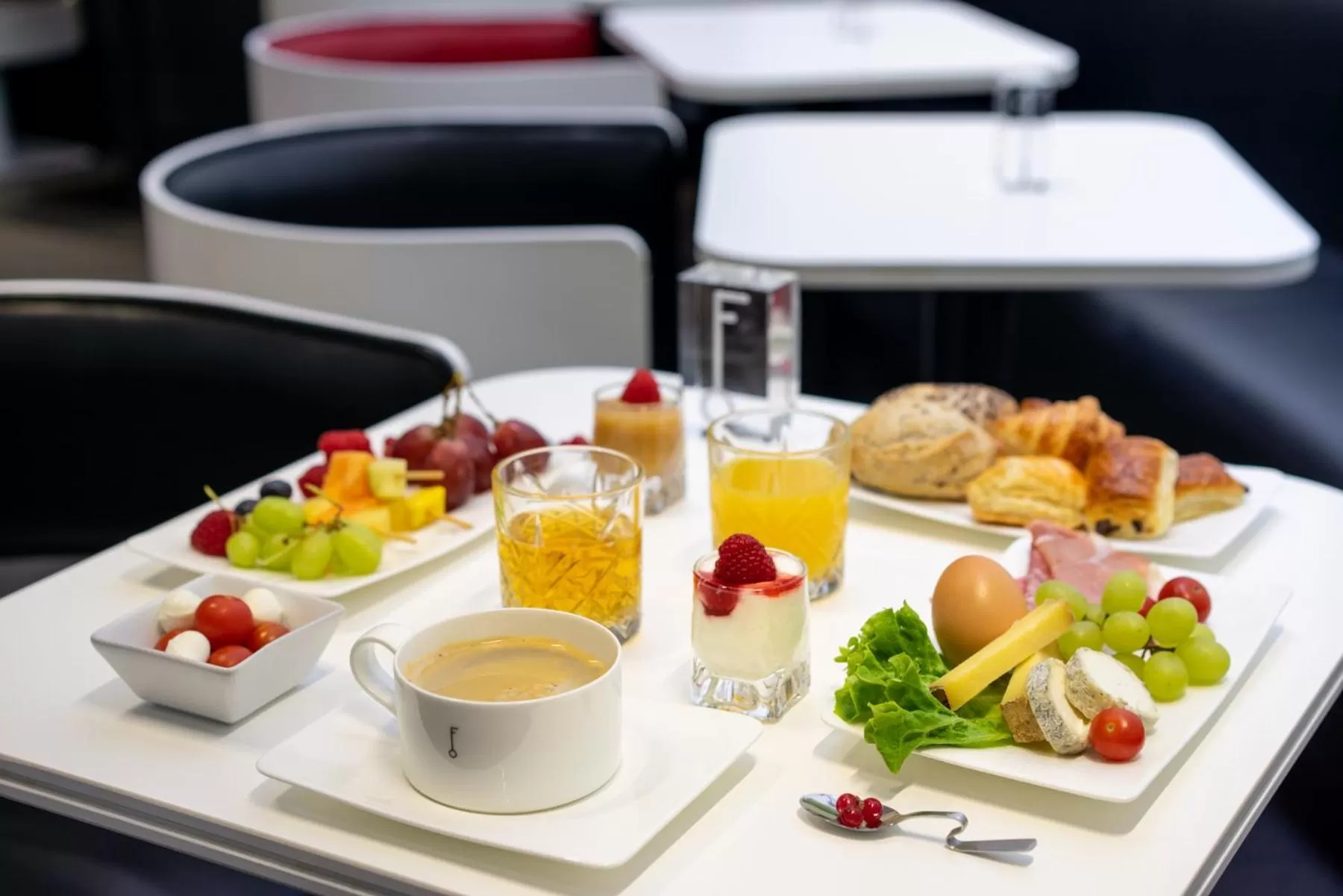 Buffet breakfast in Hôtel Félicien & Spa