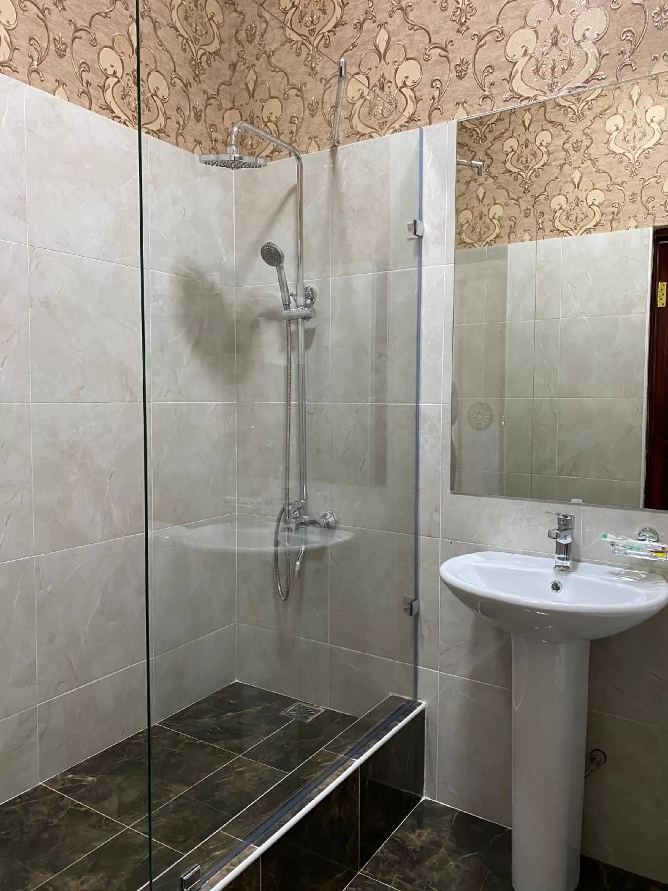 Bathroom in Lion Hotel