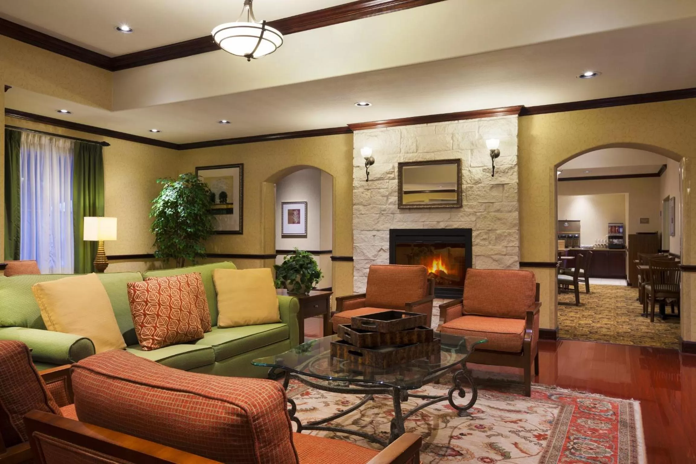 Living room in Country Inn & Suites by Radisson, College Station, TX