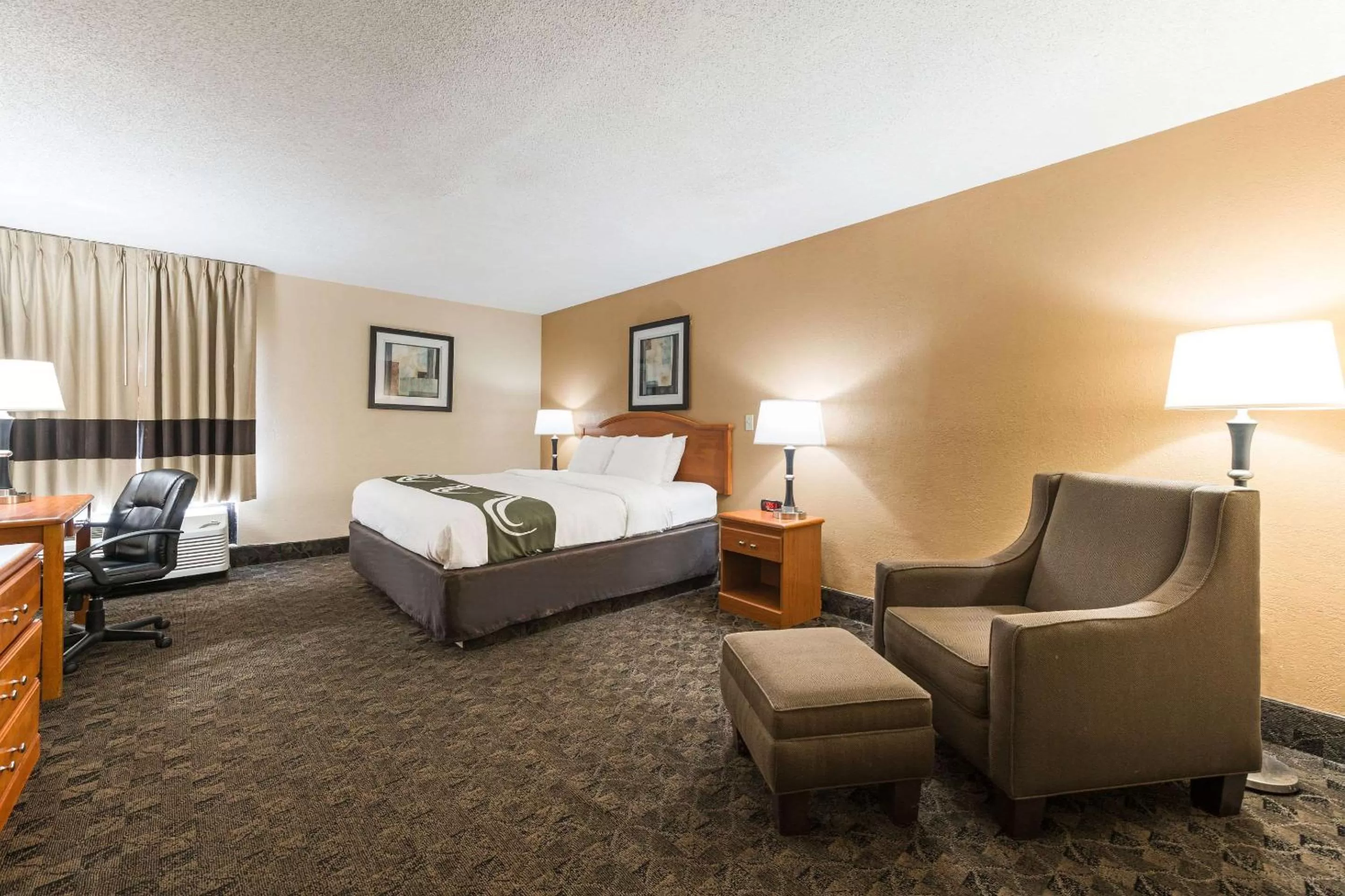 Photo of the whole room, Bed in Quality Inn & Suites Portage Central
