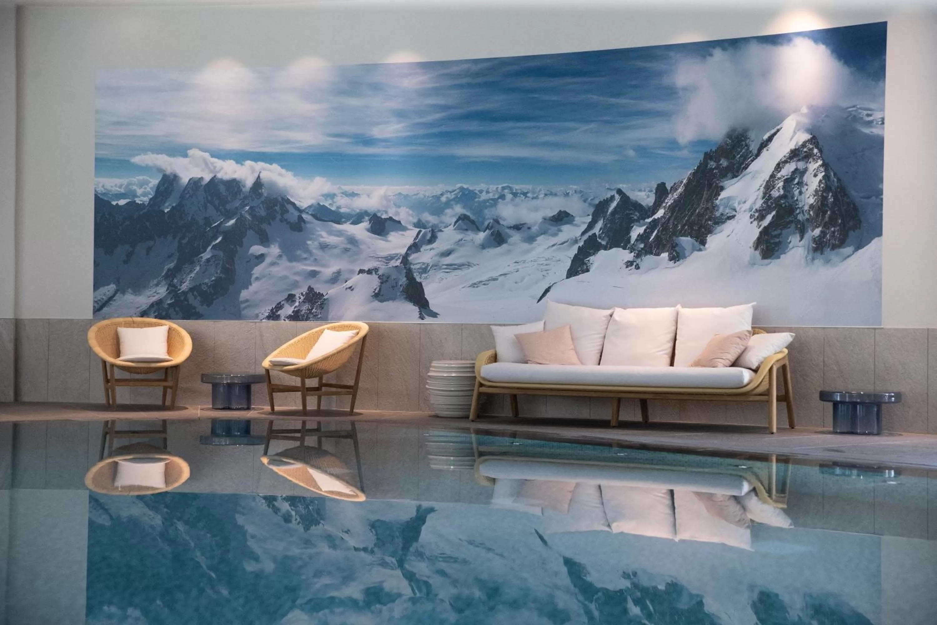 Swimming pool in Hôtel Royal