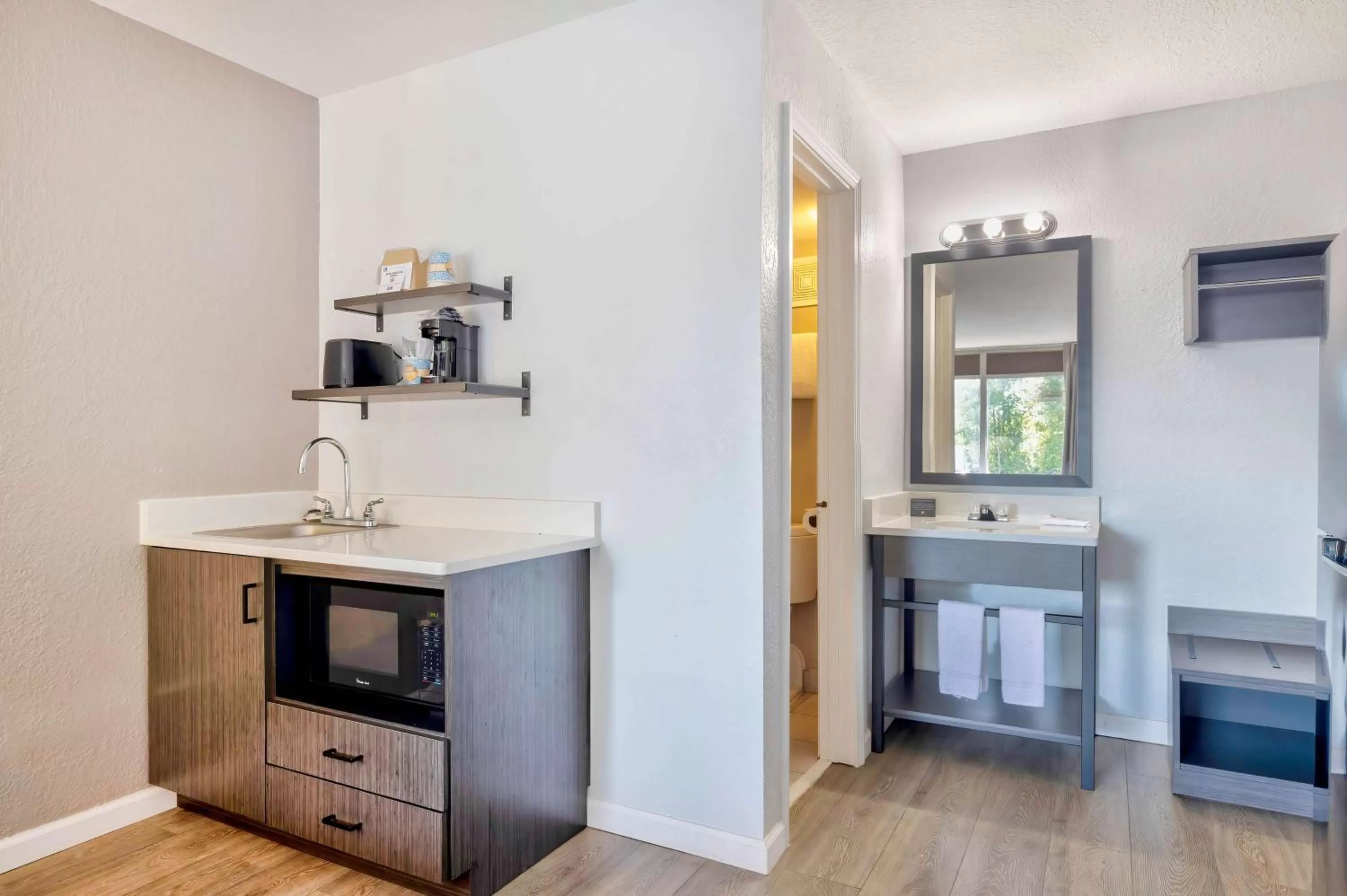 Kitchen or kitchenette in Studio 6 Effingham, IL