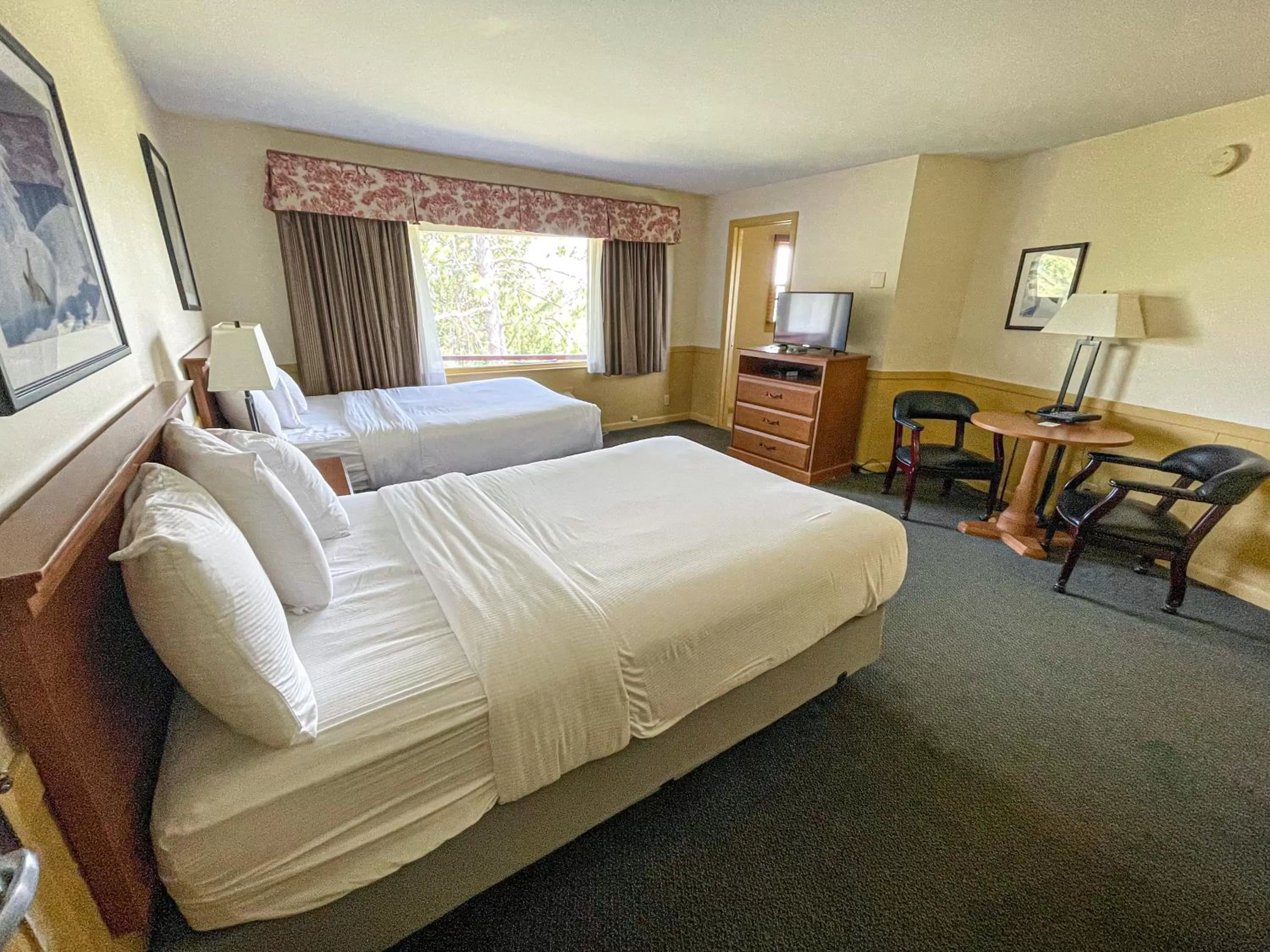 Photo of the whole room, Bed in Otsego Resort