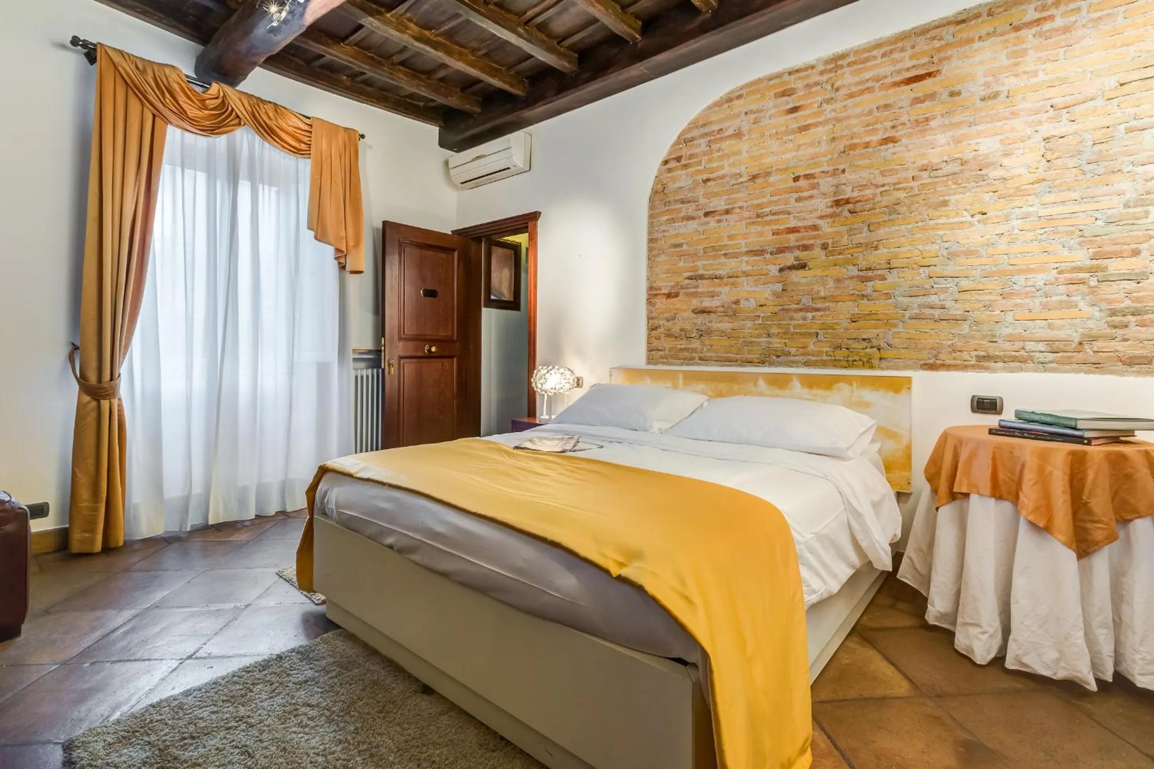 Bed in Luxury Trastevere