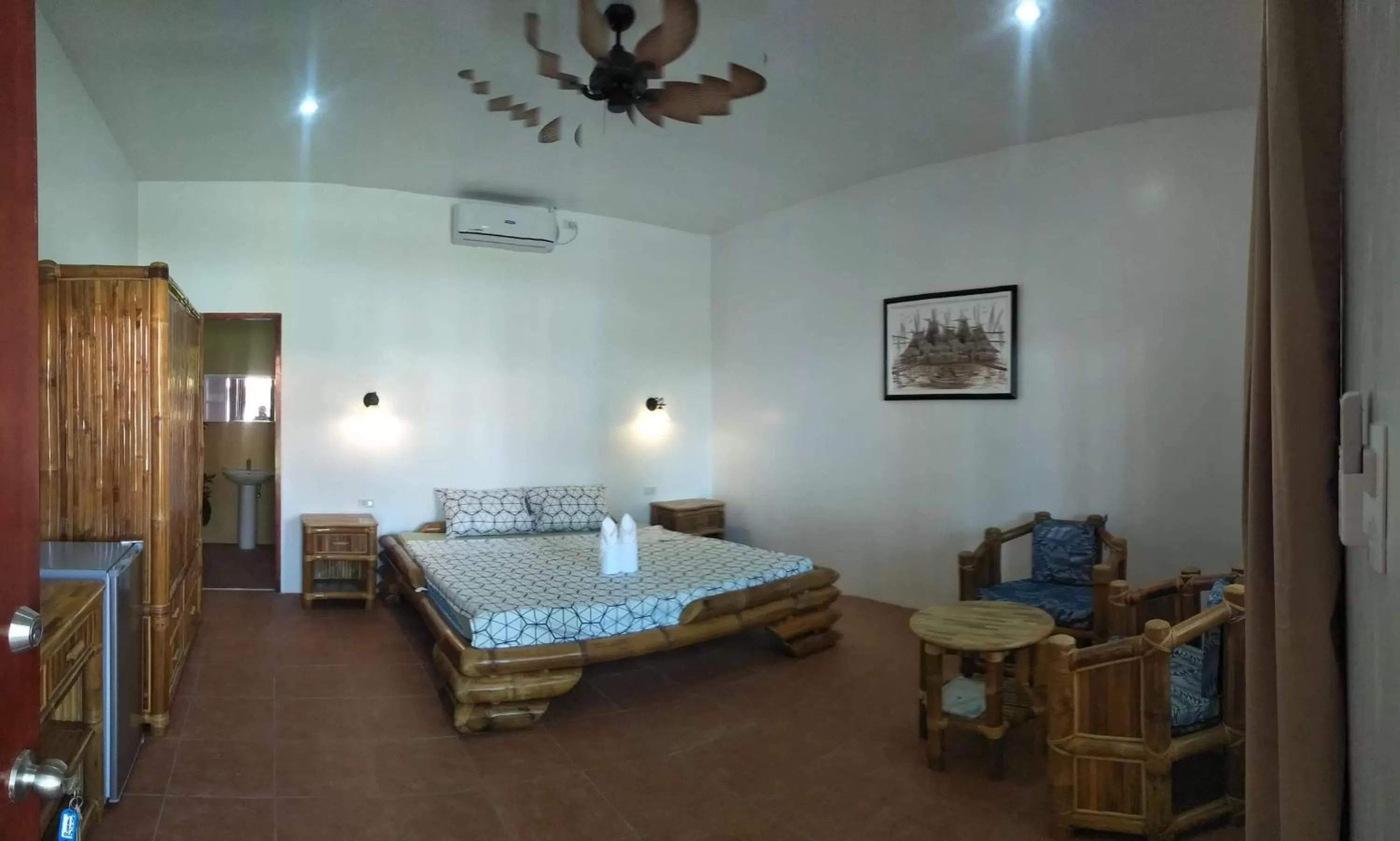 Bed in Tauig Beach Resort