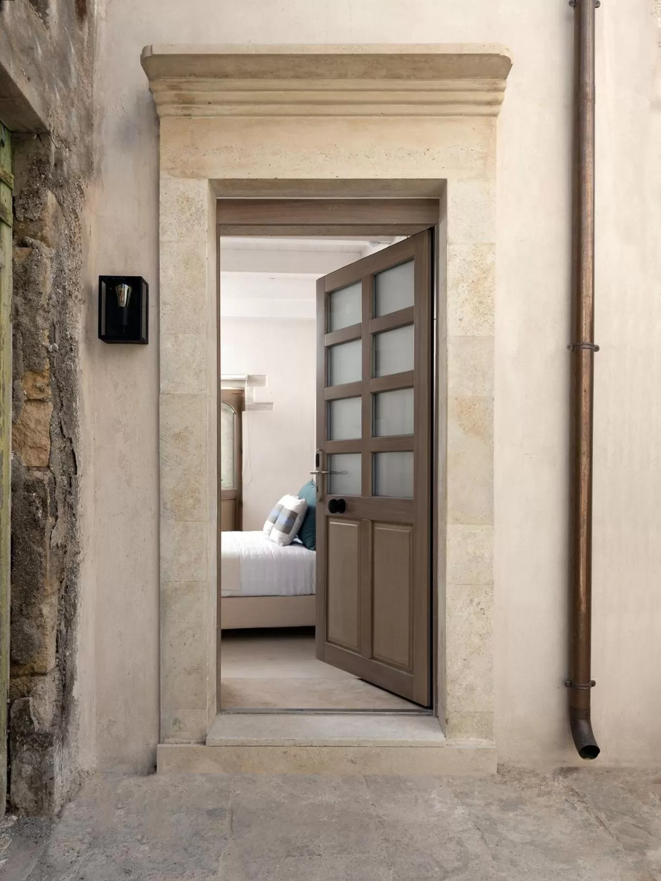 Facade/entrance, Bed in Sutor Chic Manor hotel