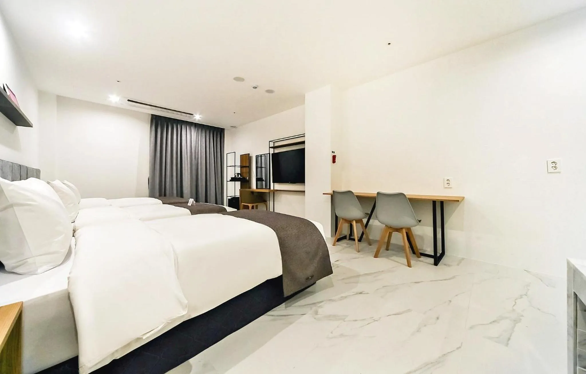 Bed in Hotel Noblestay