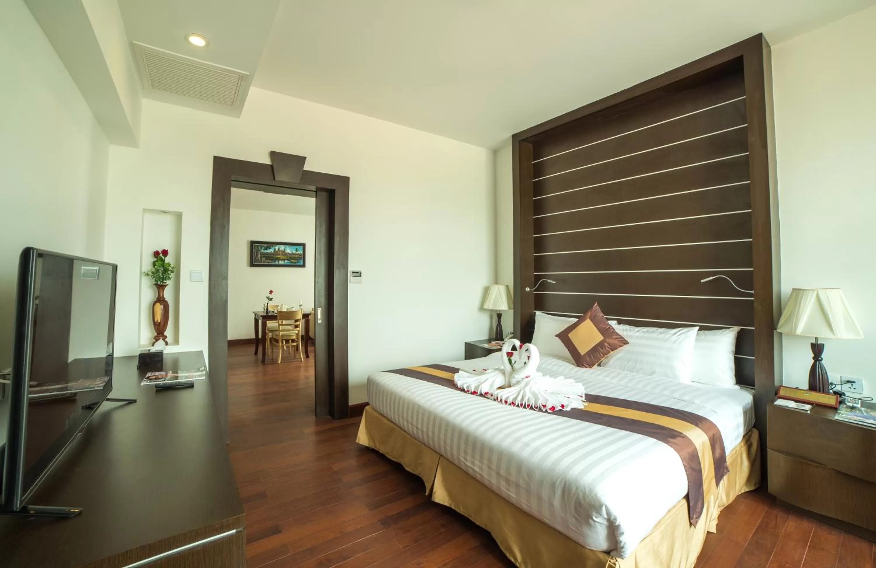 Shower, Bed in Phnom Penh Katari Hotel