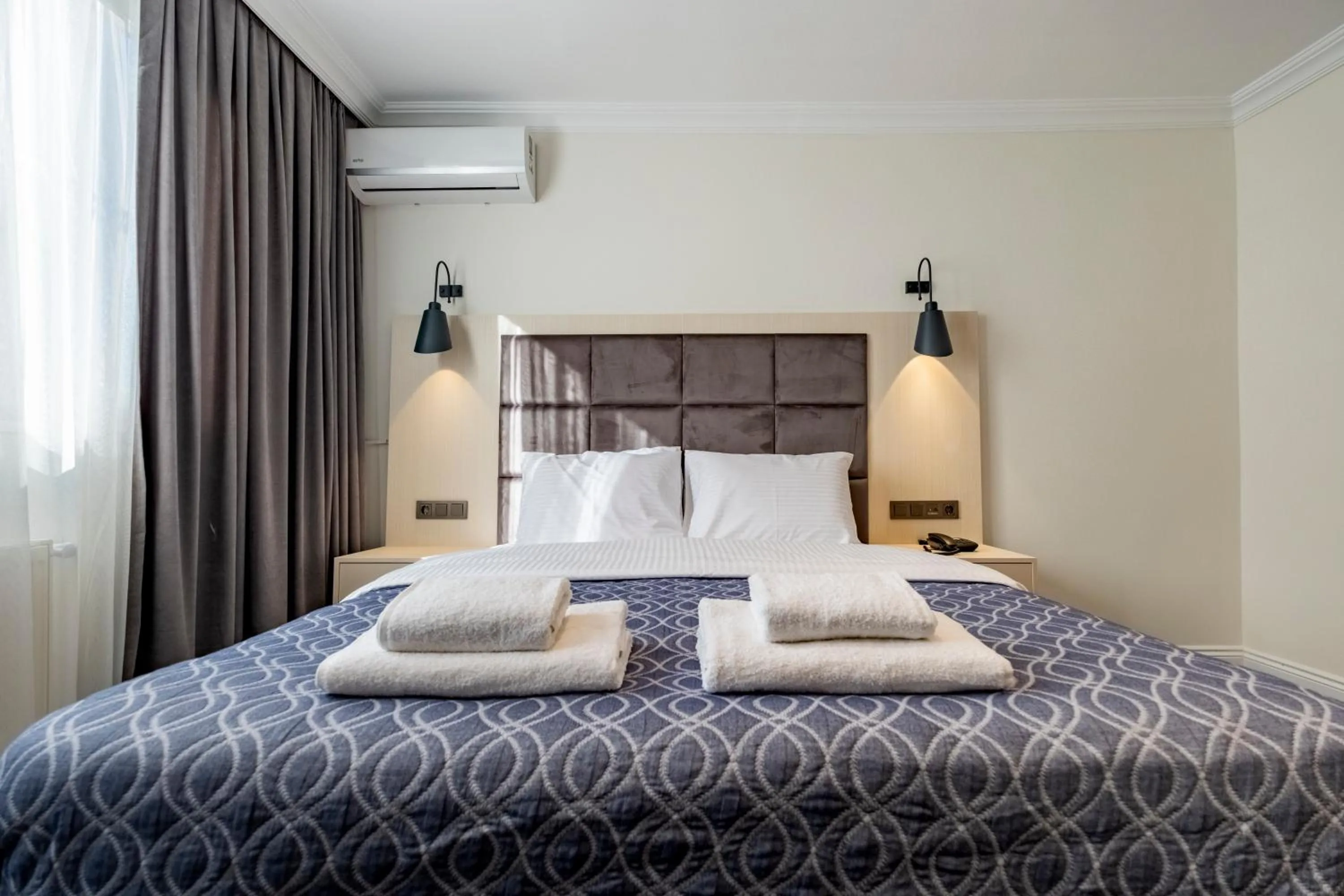 Toilet, Bed in Hub Suite Istanbul