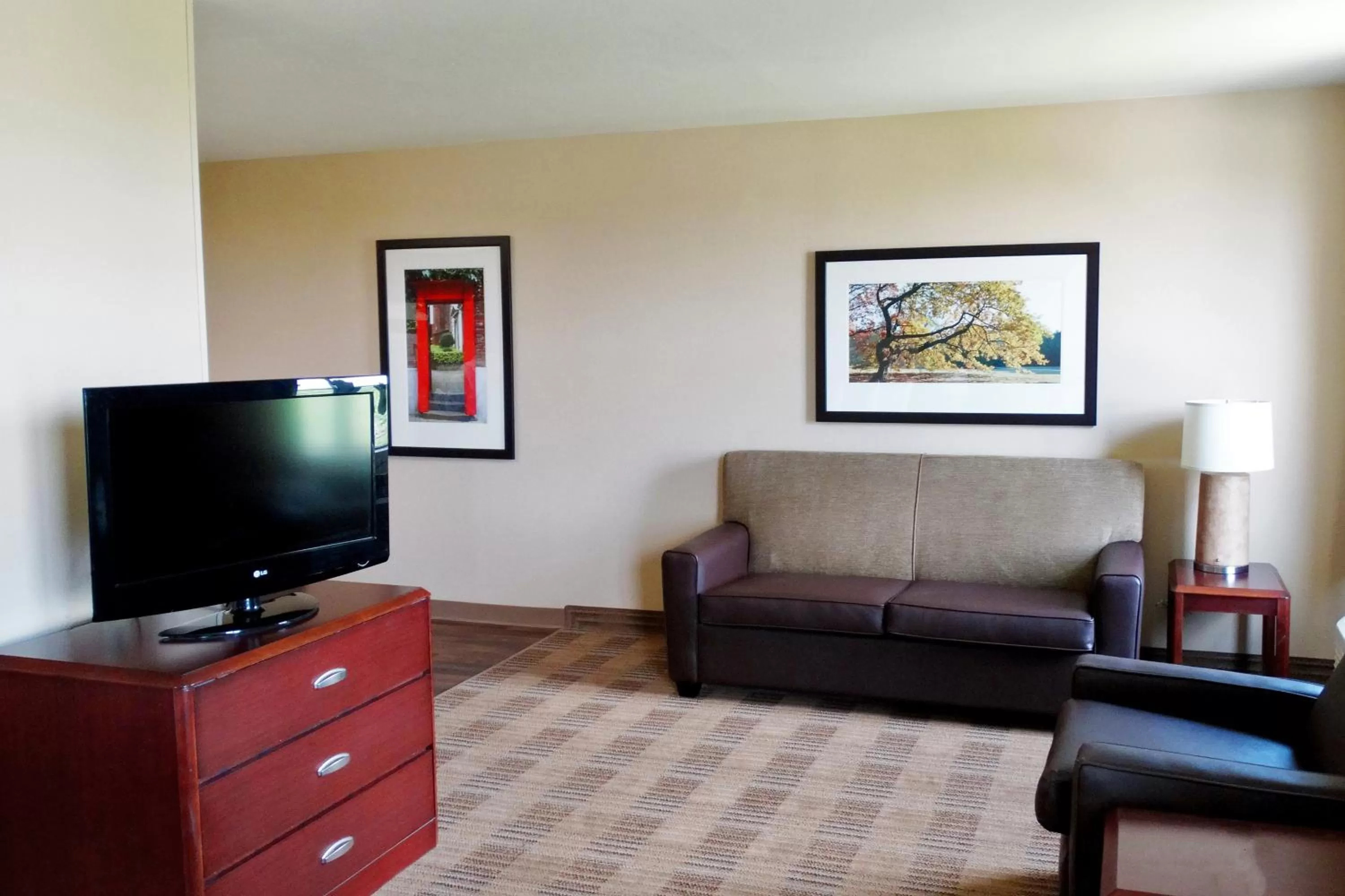 TV and multimedia in Extended Stay America Suites - Atlanta - Gwinnett Place