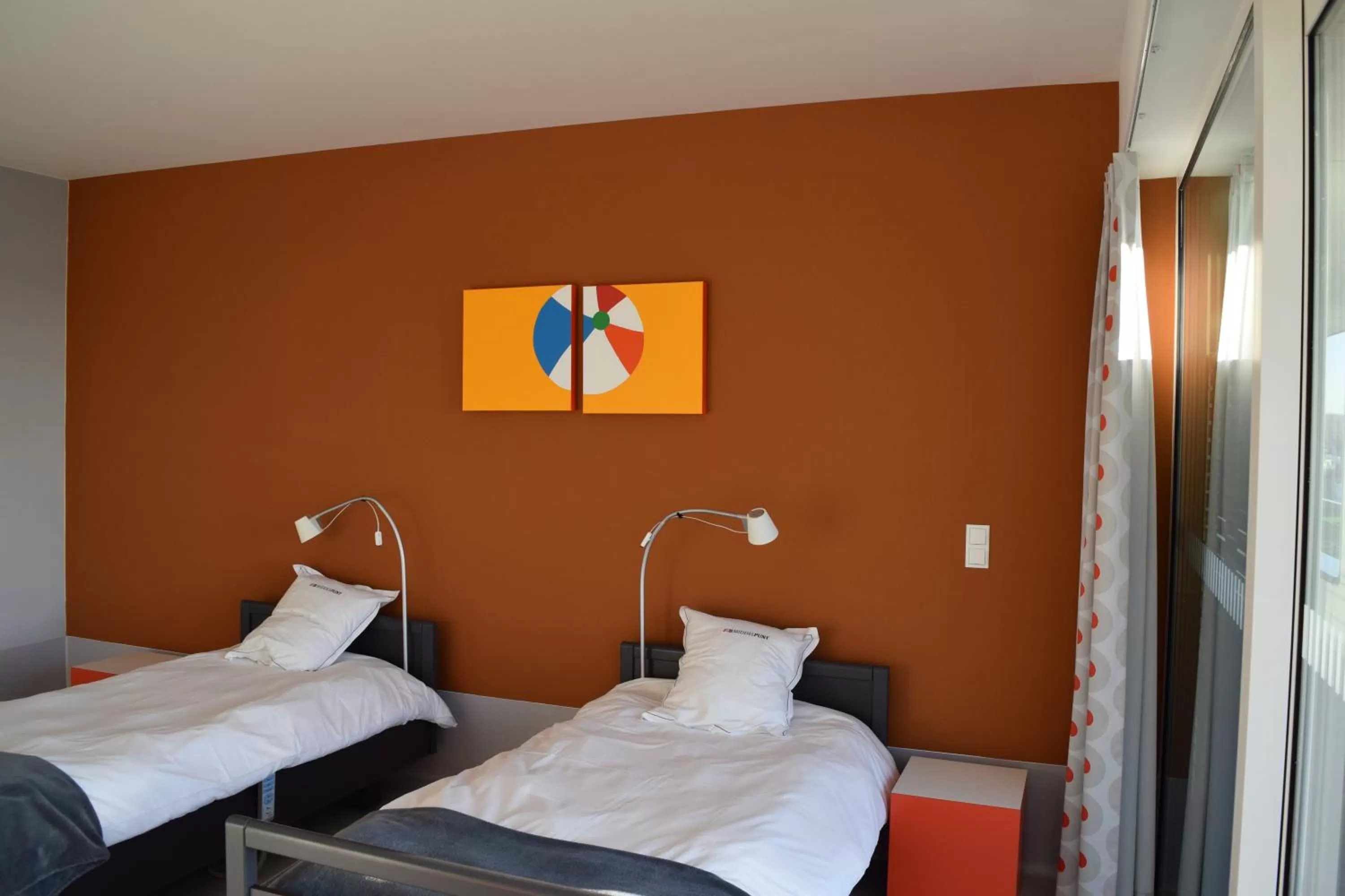 Bedroom, Bed in Hotel Middelpunt - Gratis Parking - Ontbijt inbegrepen! Nieuwjaarsbrunch 01 januari, op 31 december restaurant gesloten