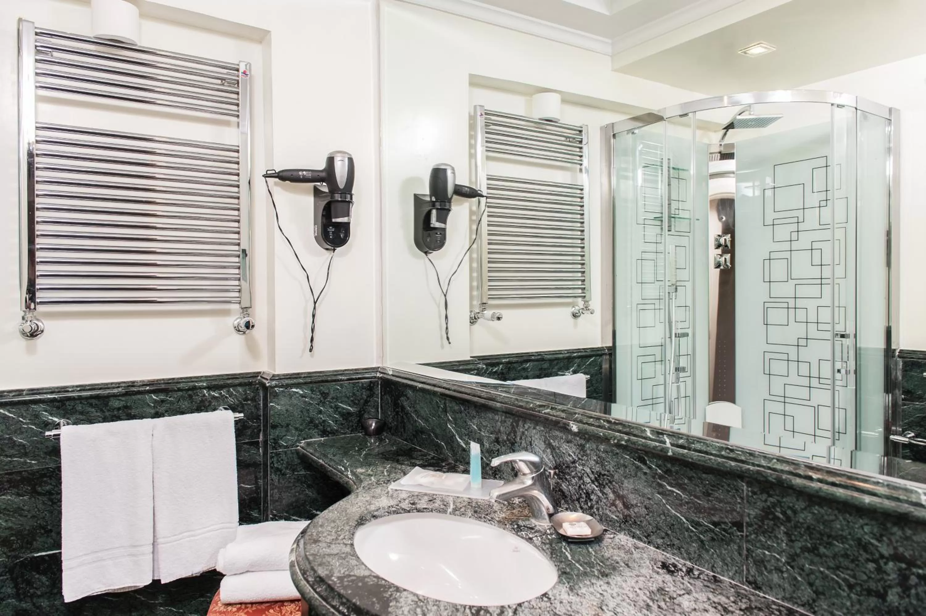 Bathroom in Trilussa Palace Hotel Congress & Spa