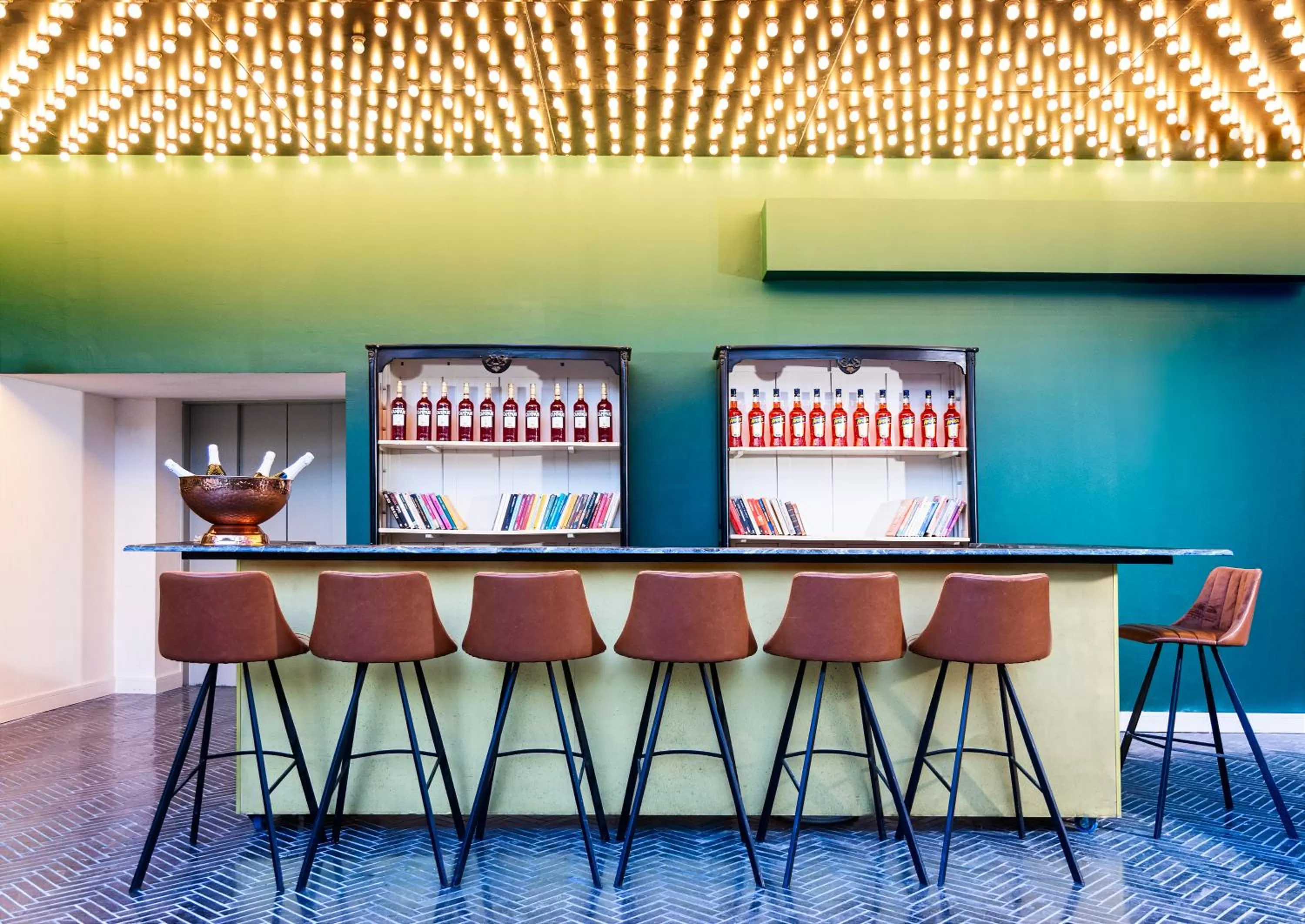 Food and drinks in Brown BoBo, a member of Brown Hotels