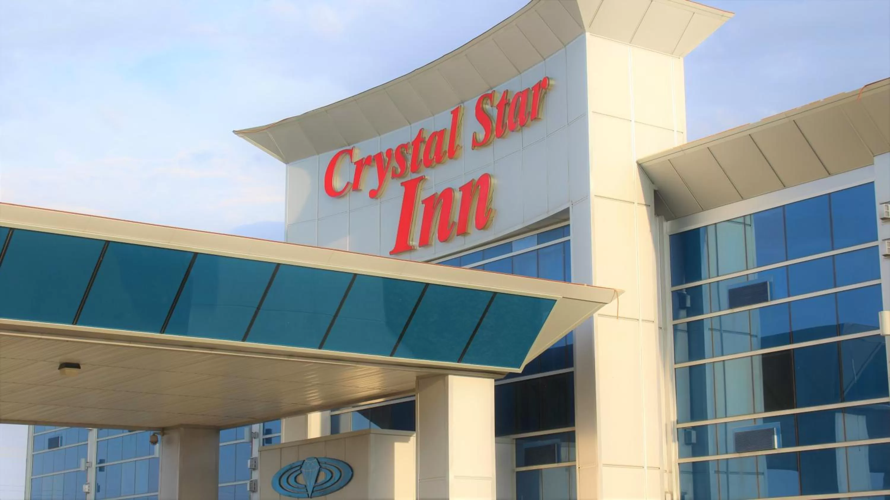 Property building in Crystal Star Inn Edmonton Airport with free shuttle to and from Airport