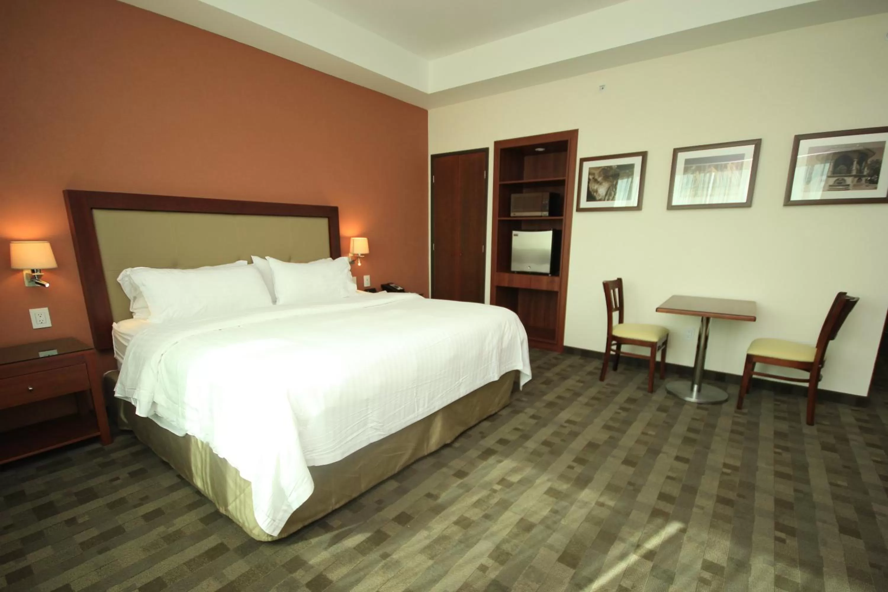 Photo of the whole room, Bed in Holiday Inn & Suites Plaza Mayor by IHG