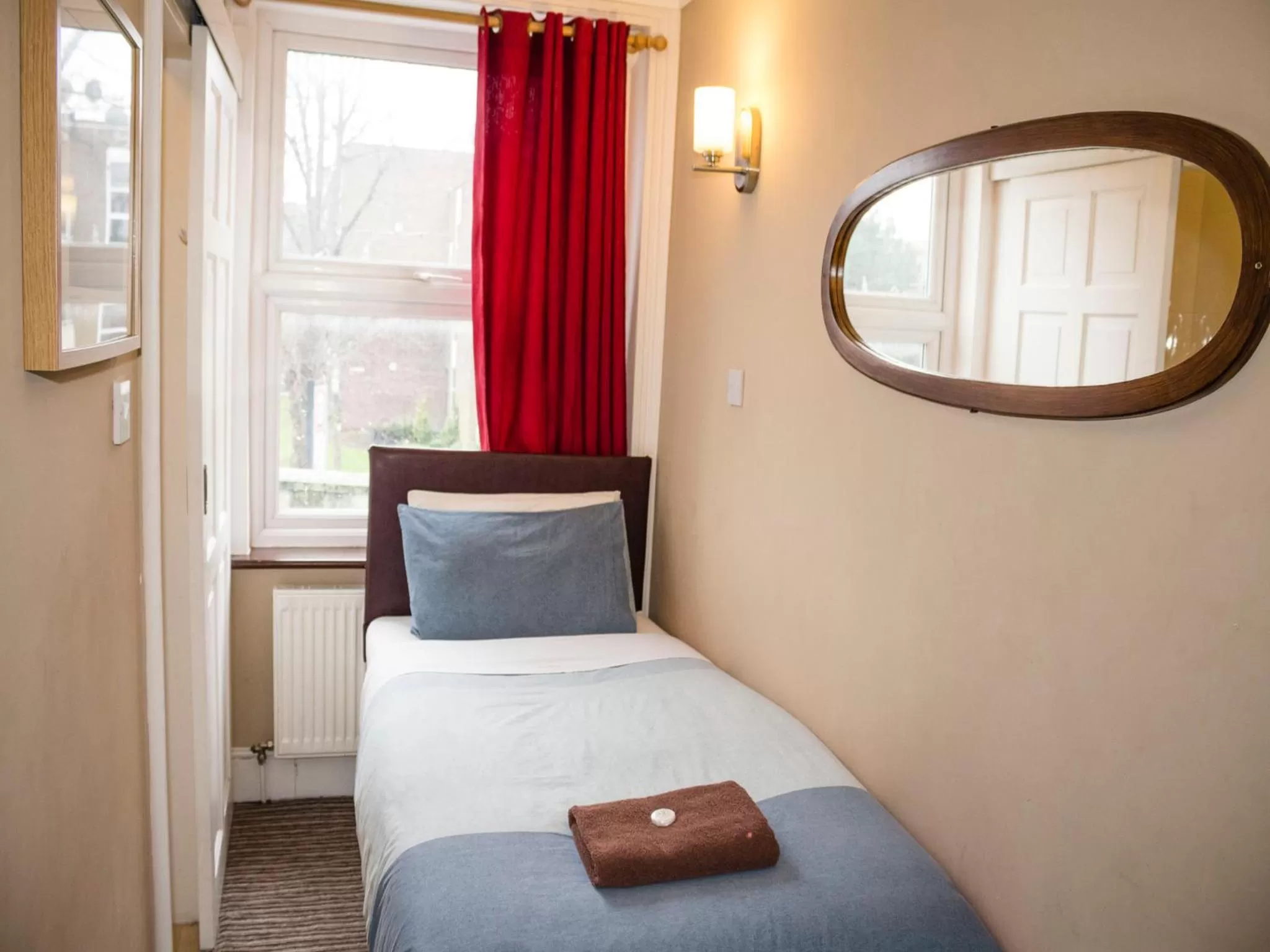 Photo of the whole room, Bed in Cricklewood Lodge Hotel