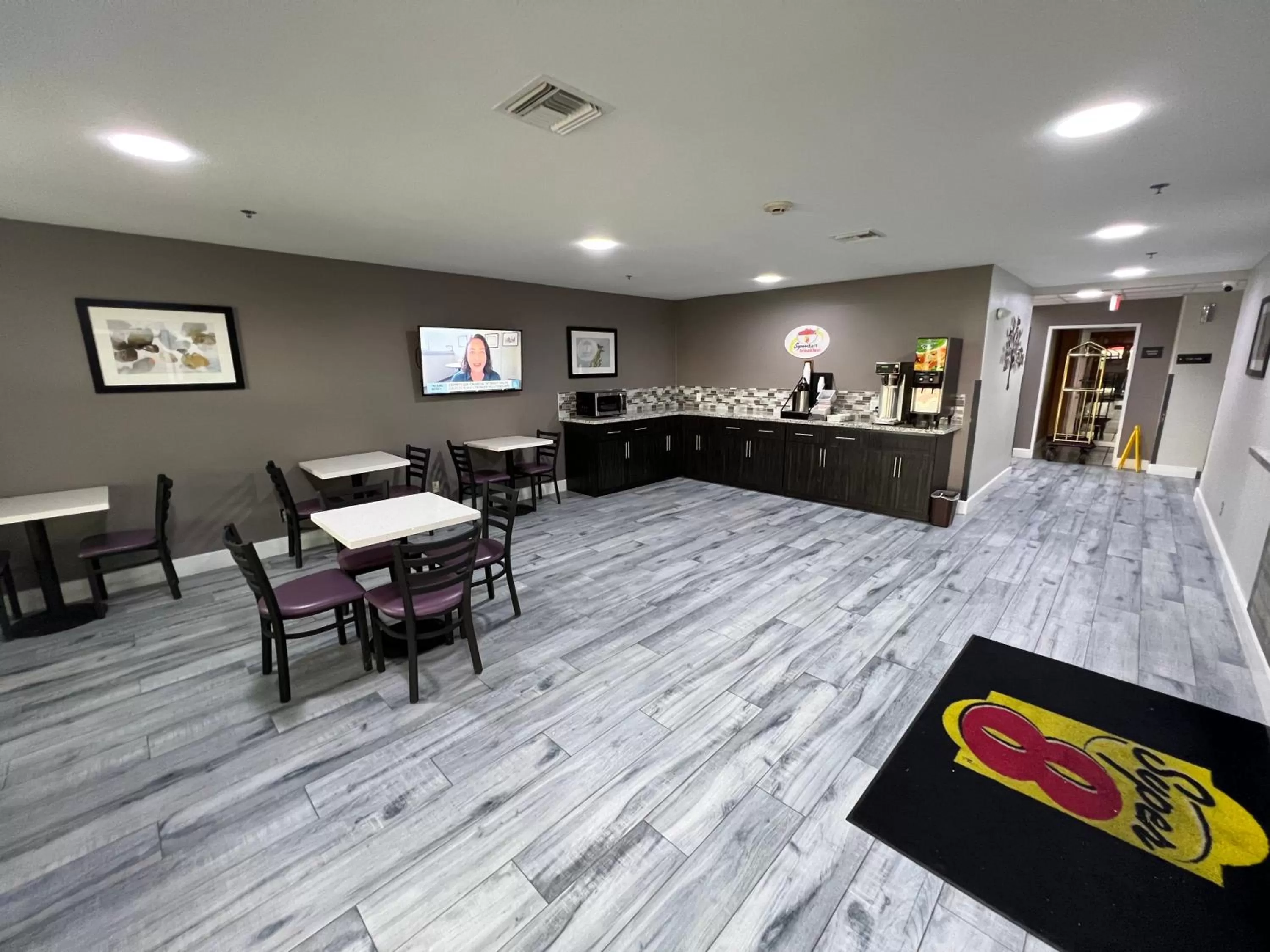 Food and drinks in Super 8 by Wyndham Lake Charles/Sulphur