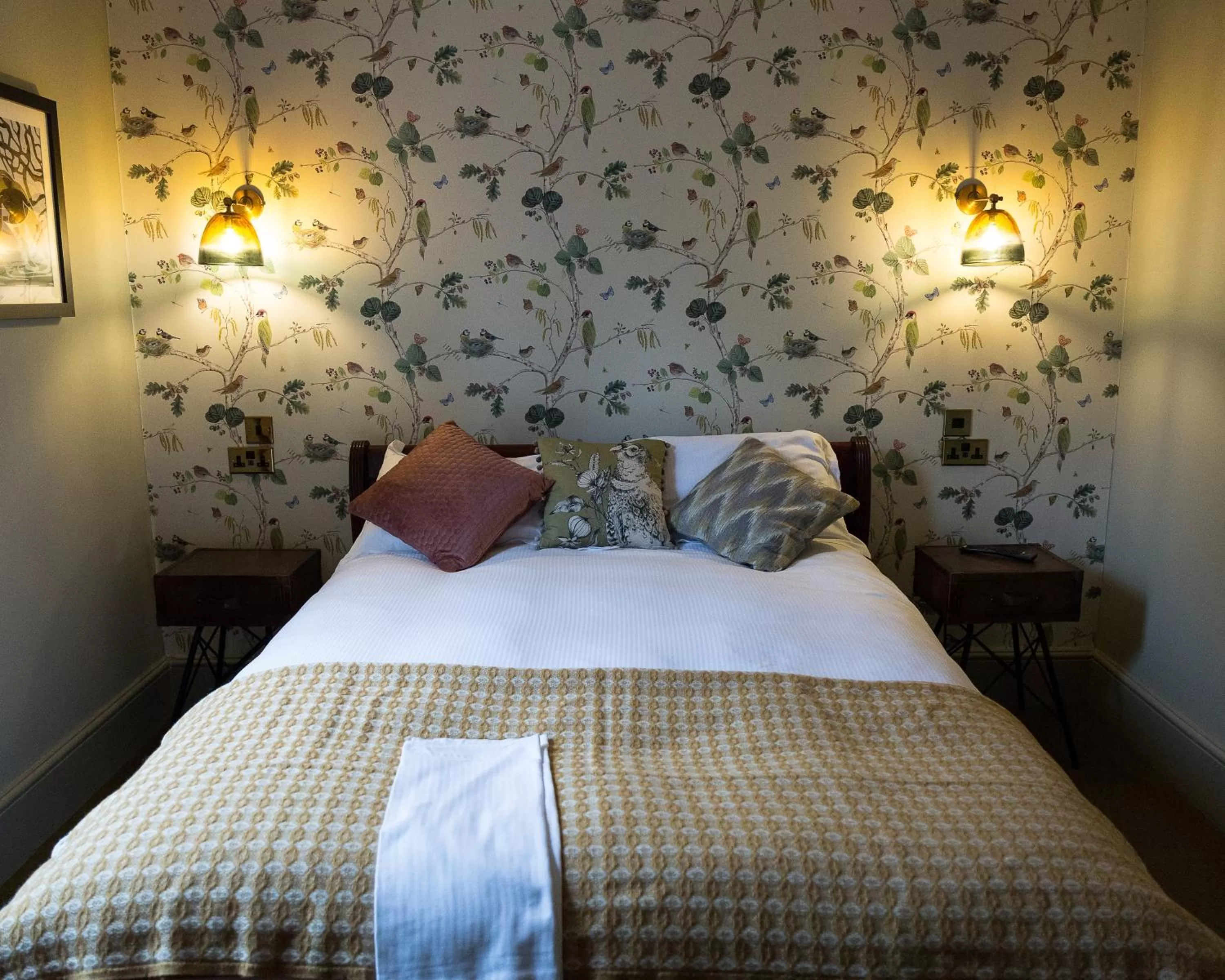 Photo of the whole room, Bed in The Dundas Arms