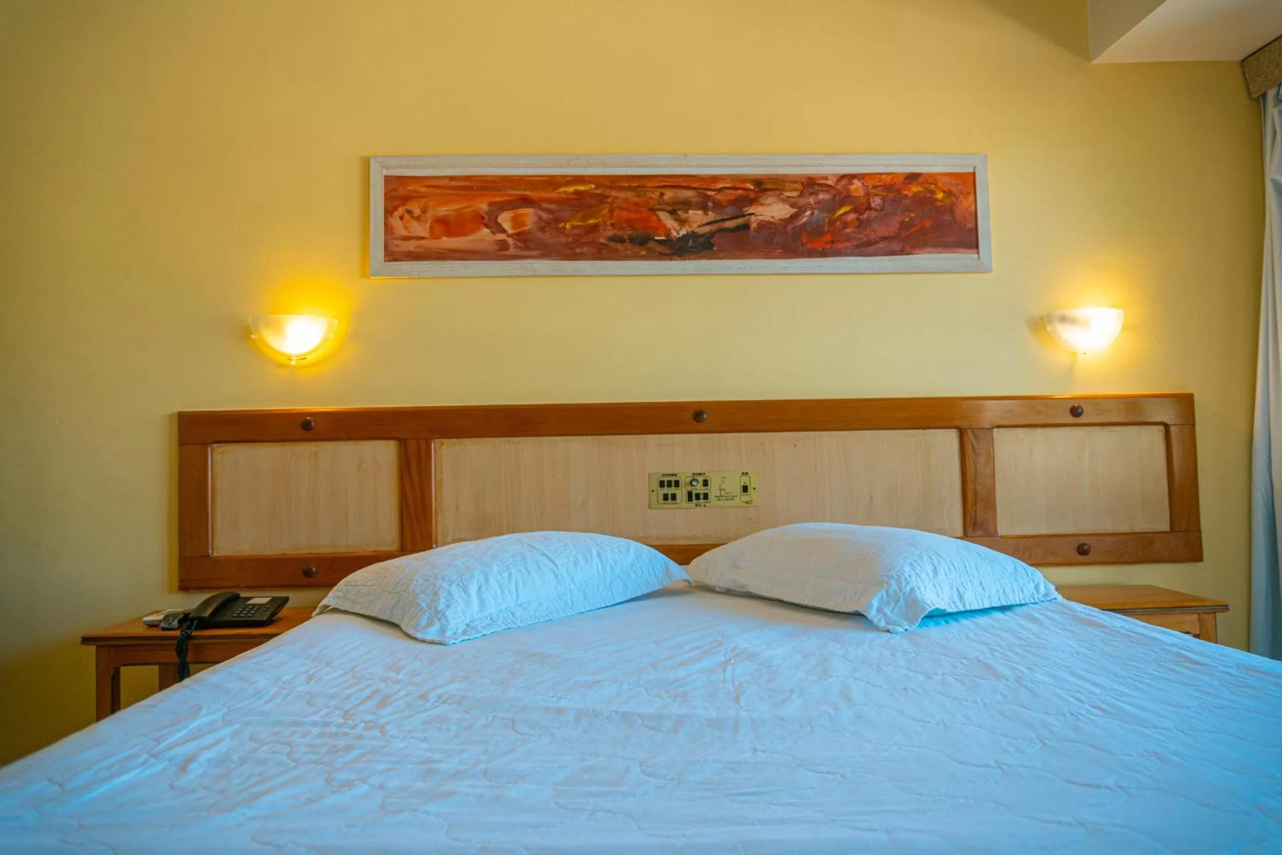 Bedroom, Bed in Porto das Naus Praia Hotel